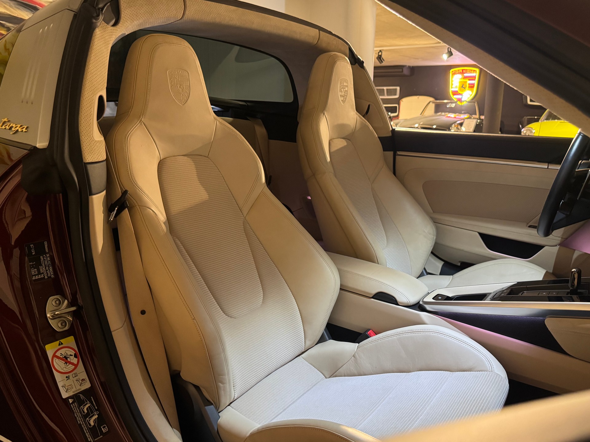PORSCHE 911 Targa 4S Heritage Design Edition PDK-image-28