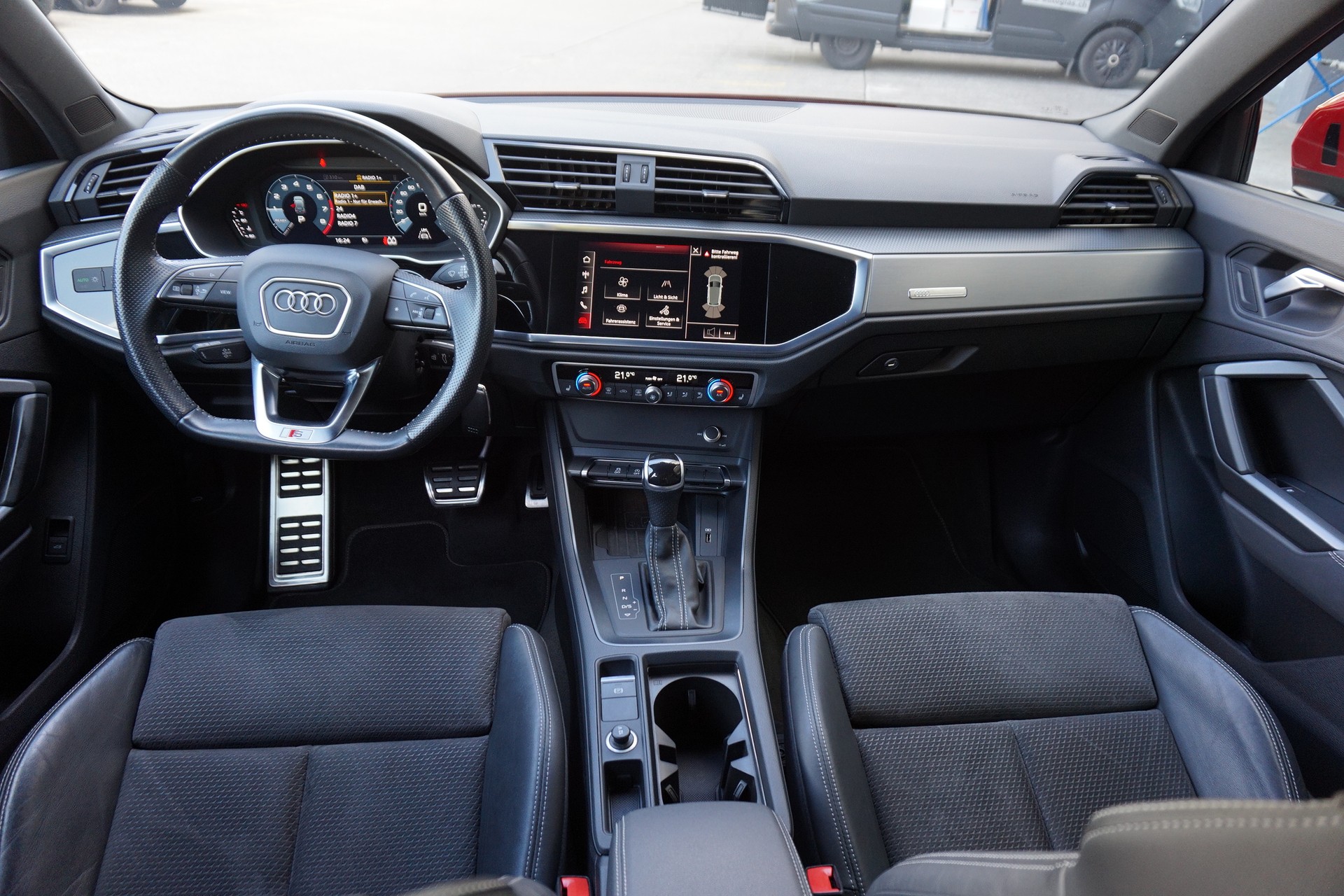 AUDI Q3 Sportback 35 TFSI S line S-tronic-image-5