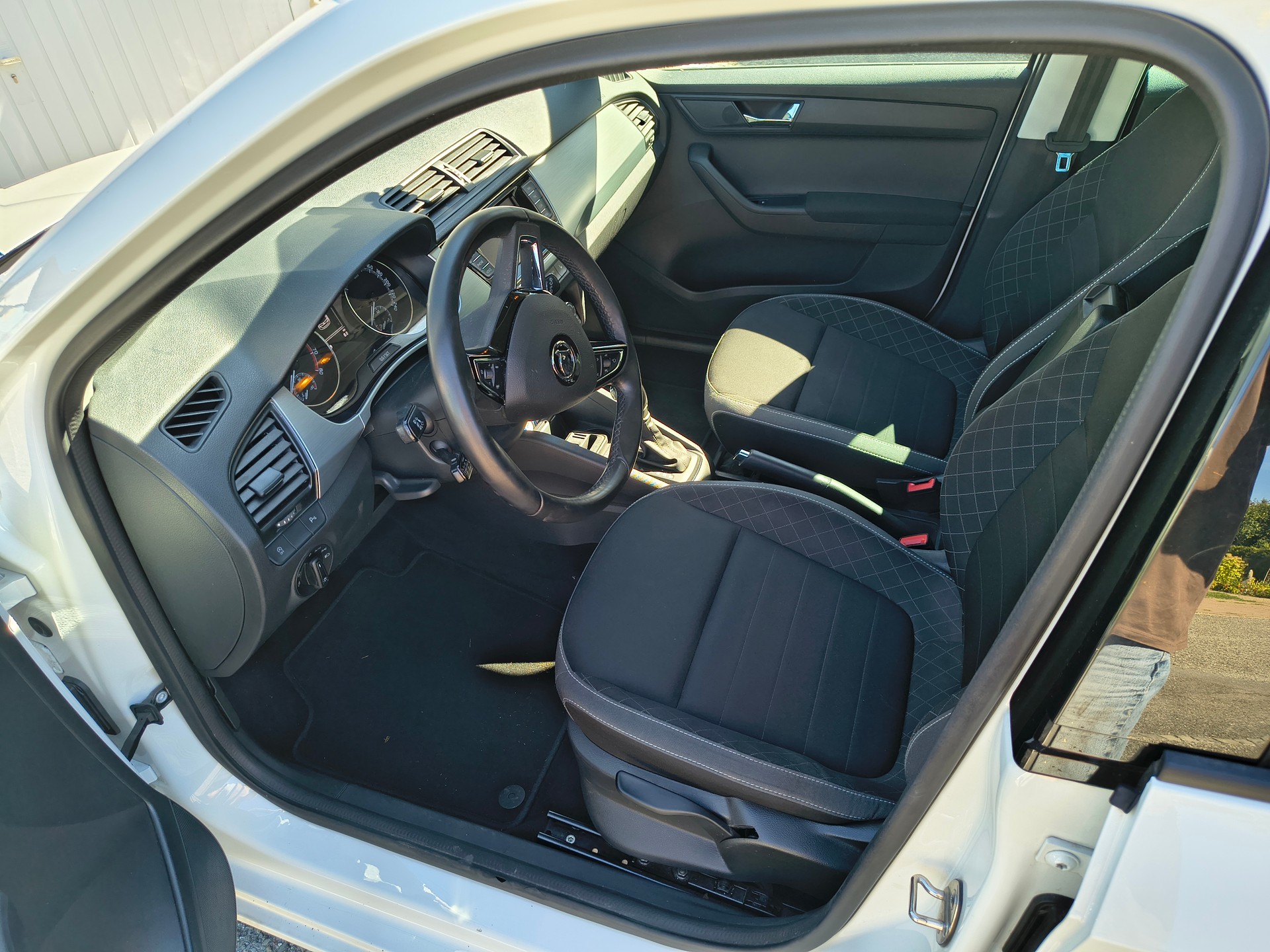 SKODA 1.0 TSI Ambition DSG-image-4