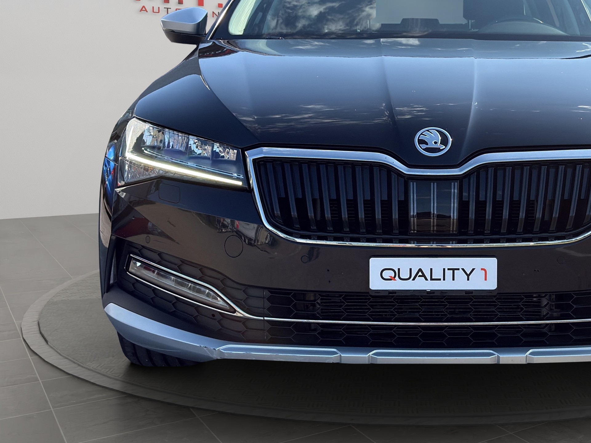 SKODA Superb 2.0 TDi Scout 4x4 DSG-image-3