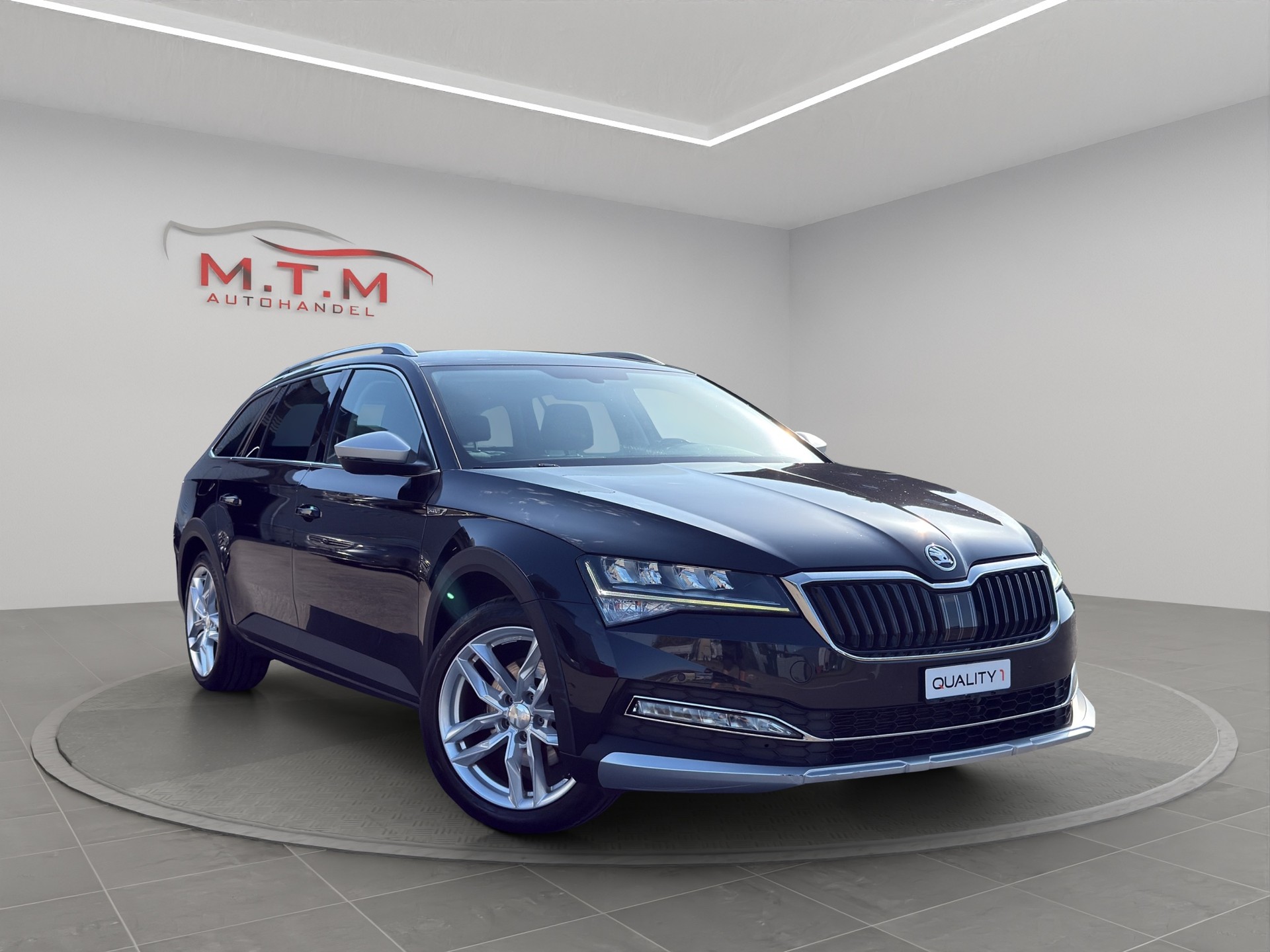 SKODA Superb 2.0 TDi Scout 4x4 DSG-image-0