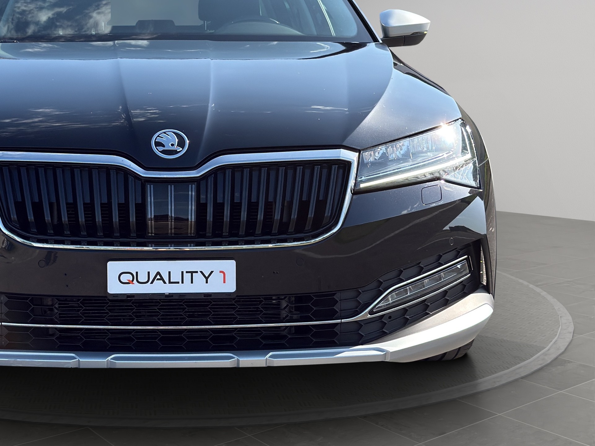 SKODA Superb 2.0 TDi Scout 4x4 DSG-image-4