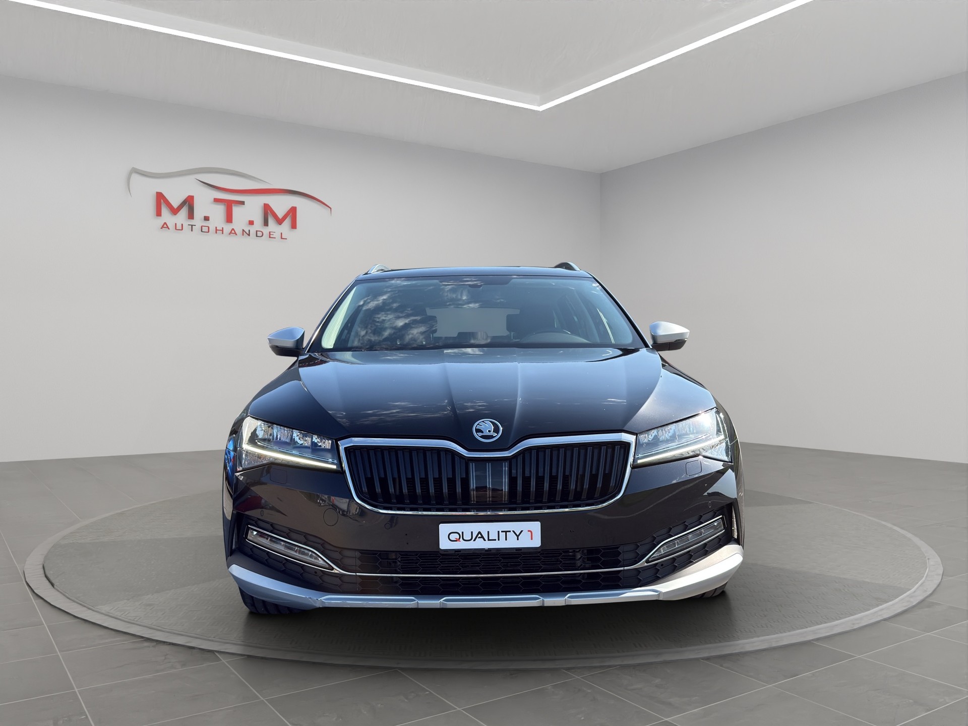 SKODA Superb 2.0 TDi Scout 4x4 DSG-image-2