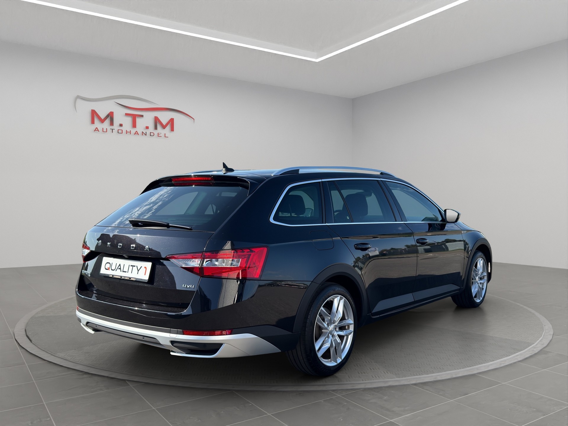 SKODA Superb 2.0 TDi Scout 4x4 DSG-image-11