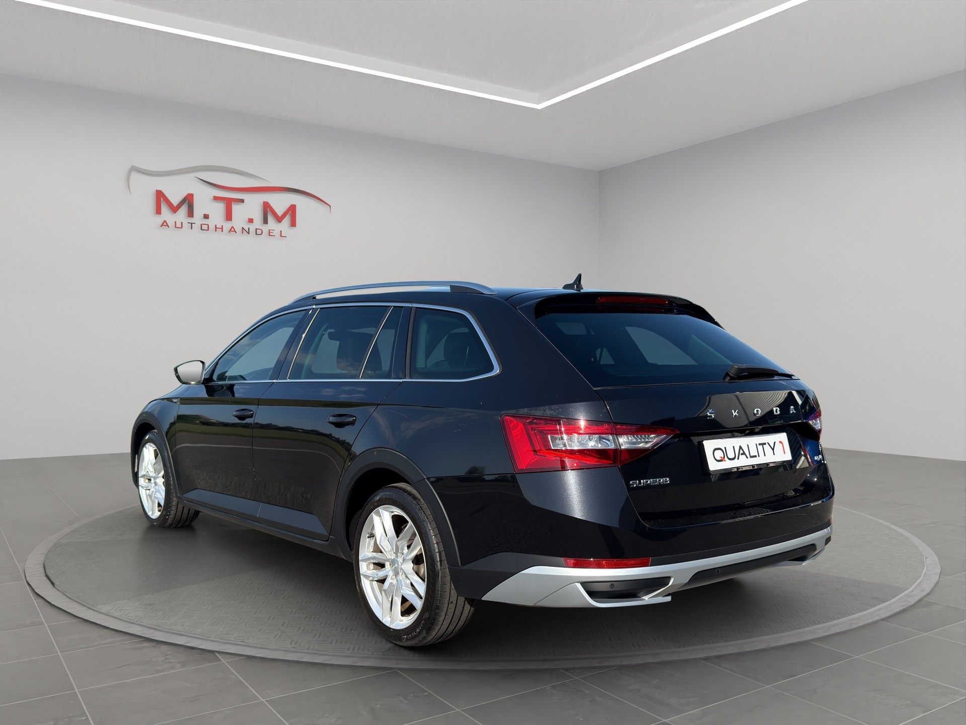 SKODA Superb 2.0 TDi Scout 4x4 DSG-image-8