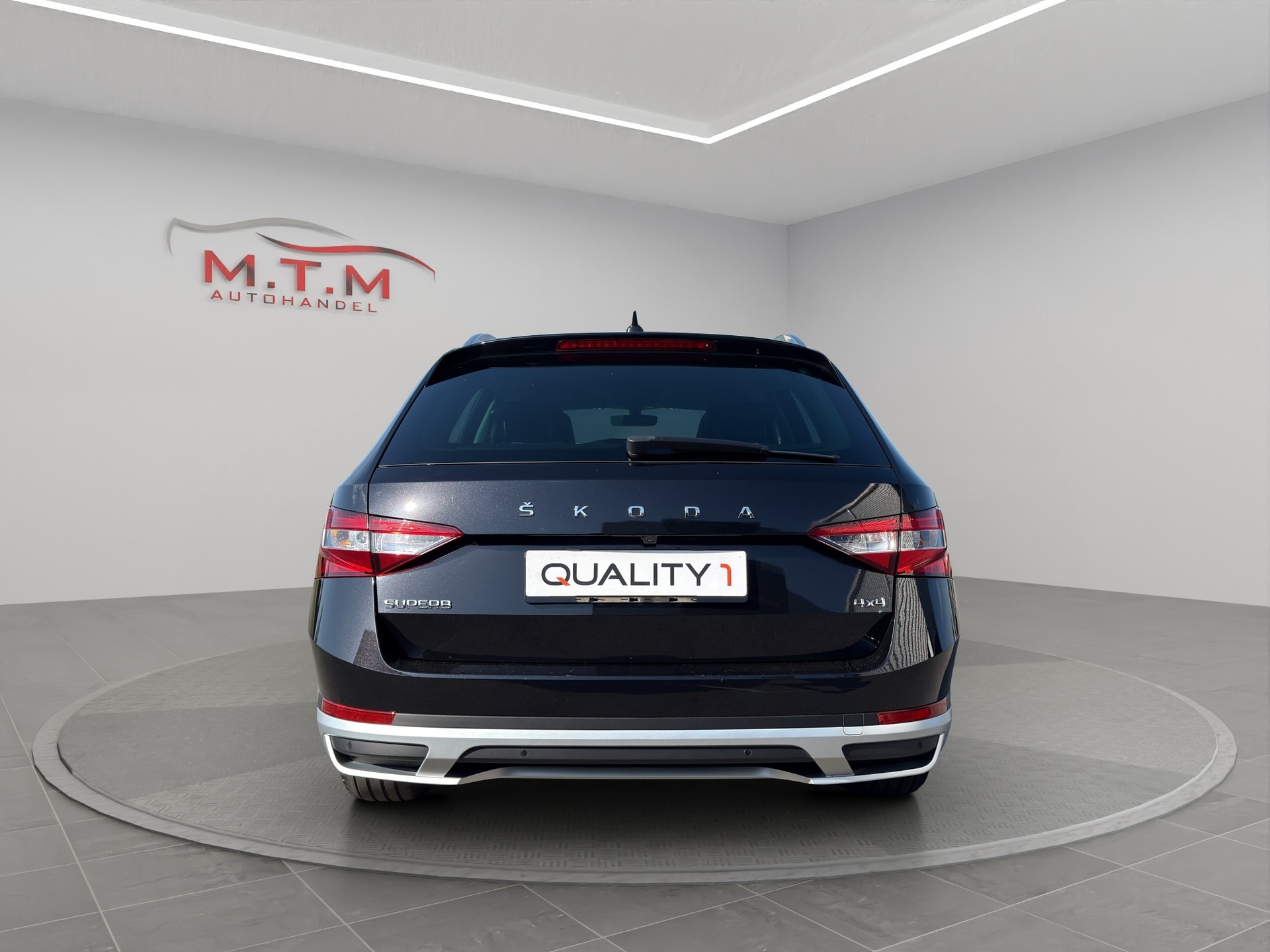 SKODA Superb 2.0 TDi Scout 4x4 DSG-image-9