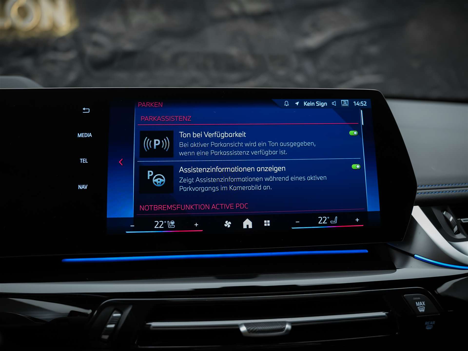BMW X1 xDrive M35i *Werksgarantie*Panorama*Head-Up*Harman/Kardon*AHK*-image-38