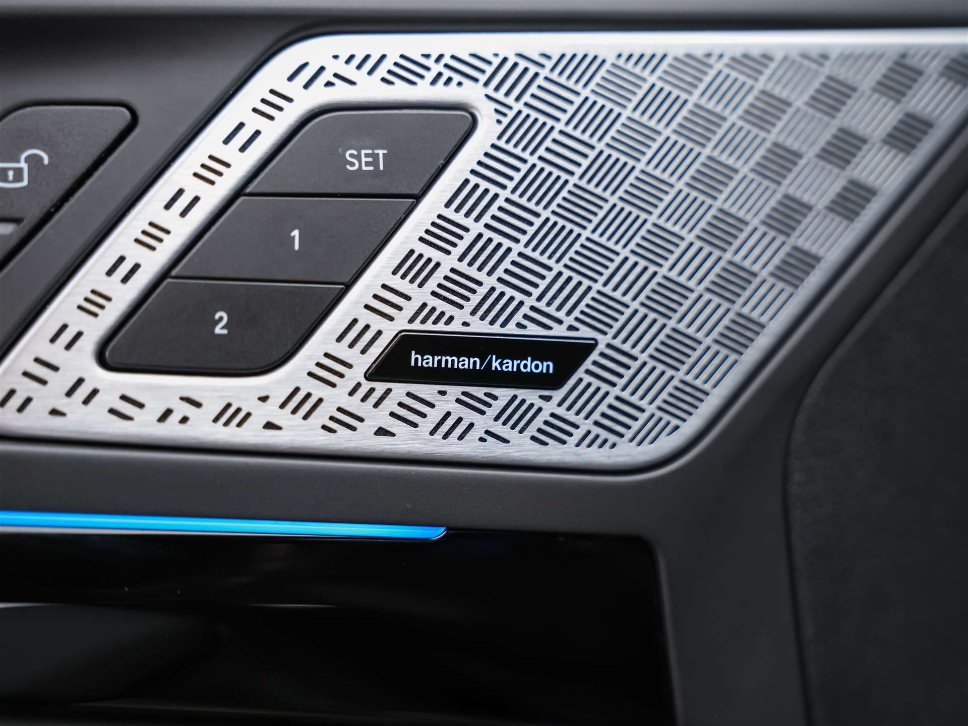BMW X1 xDrive M35i *Werksgarantie*Panorama*Head-Up*Harman/Kardon*AHK*-image-26