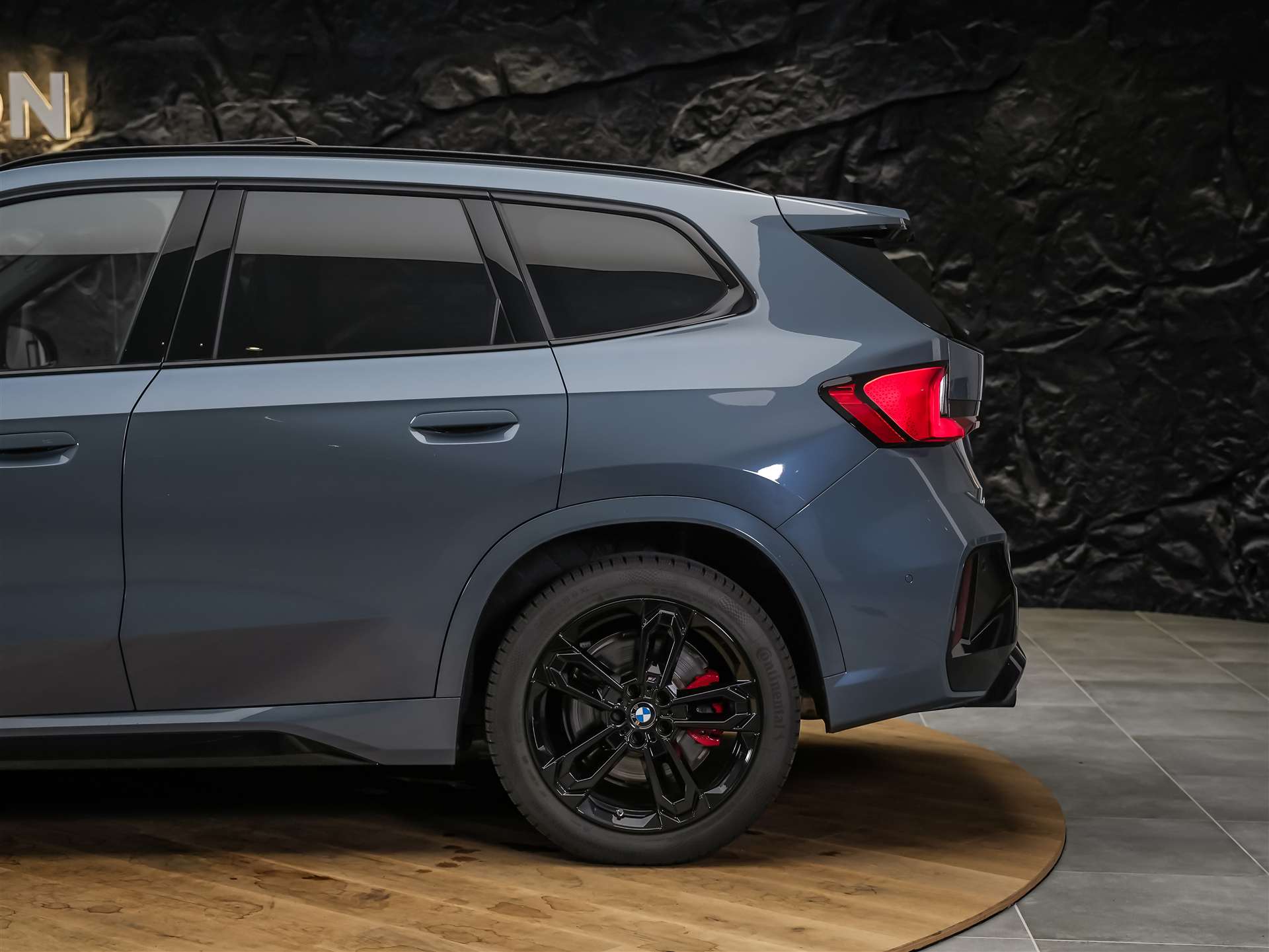 BMW X1 xDrive M35i *Werksgarantie*Panorama*Head-Up*Harman/Kardon*AHK*-image-19