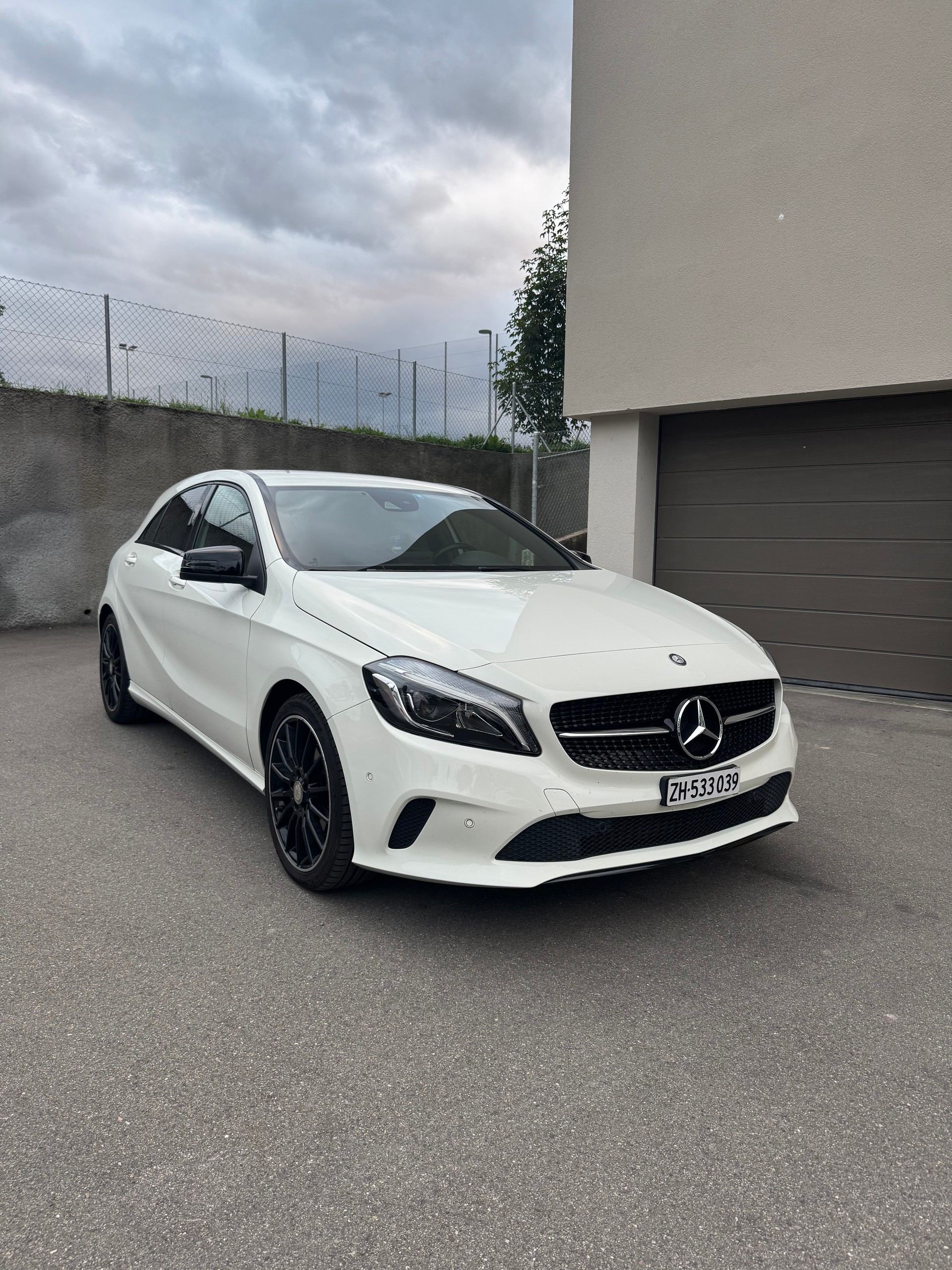 MERCEDES-BENZ A 180-image-0