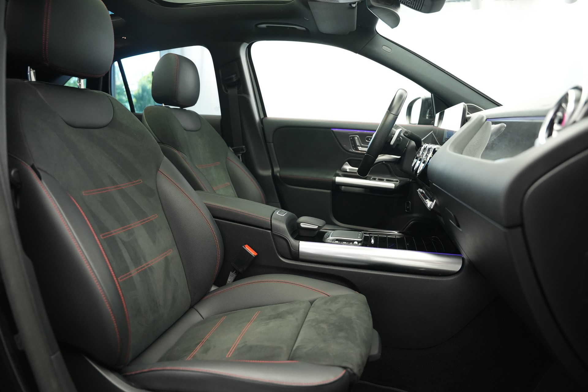 MERCEDES-BENZ GLA 220d 4Matic AMG Line 8G-DCT *CH-Fahrzeug*-image-13