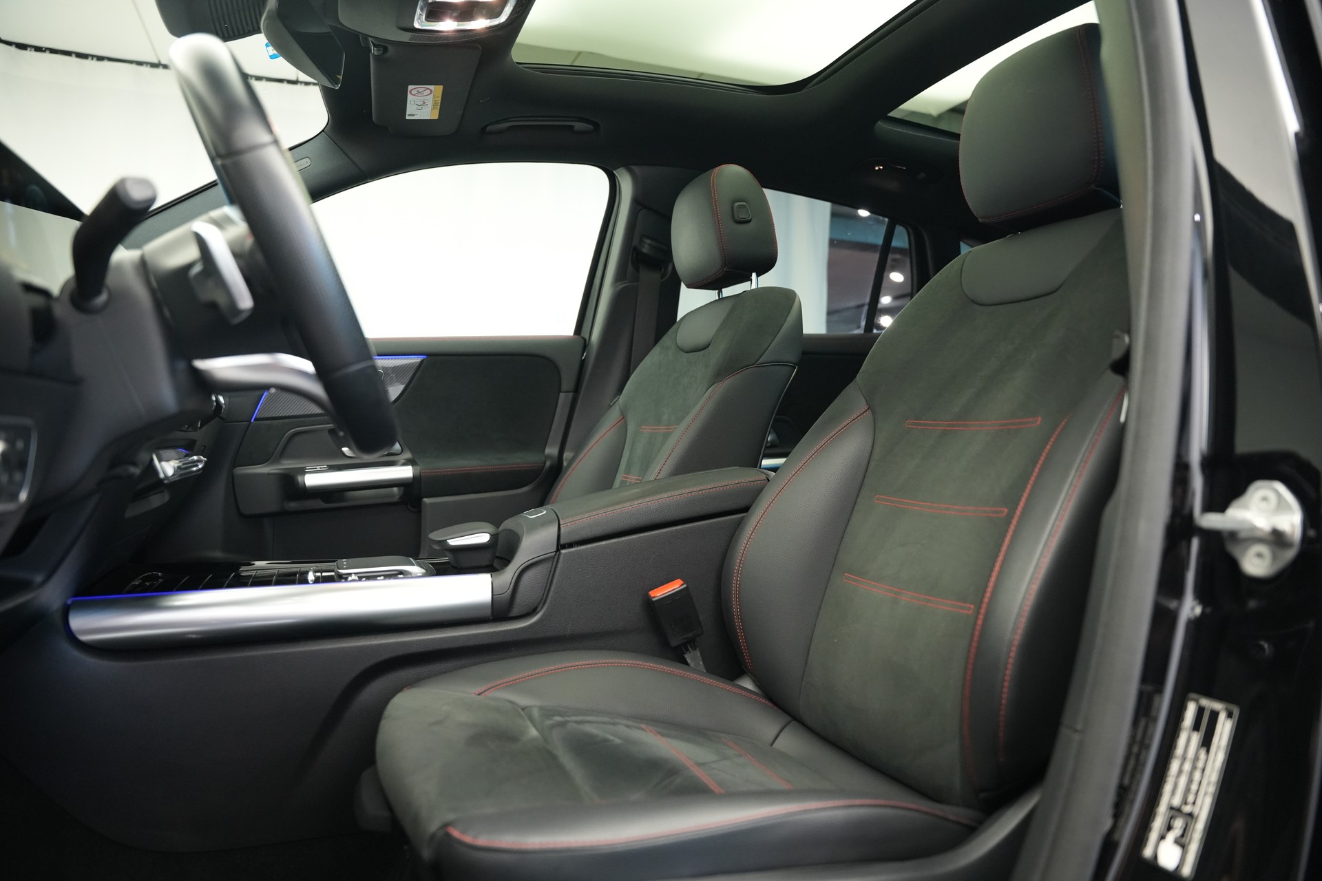 MERCEDES-BENZ GLA 220d 4Matic AMG Line 8G-DCT *CH-Fahrzeug*-image-12