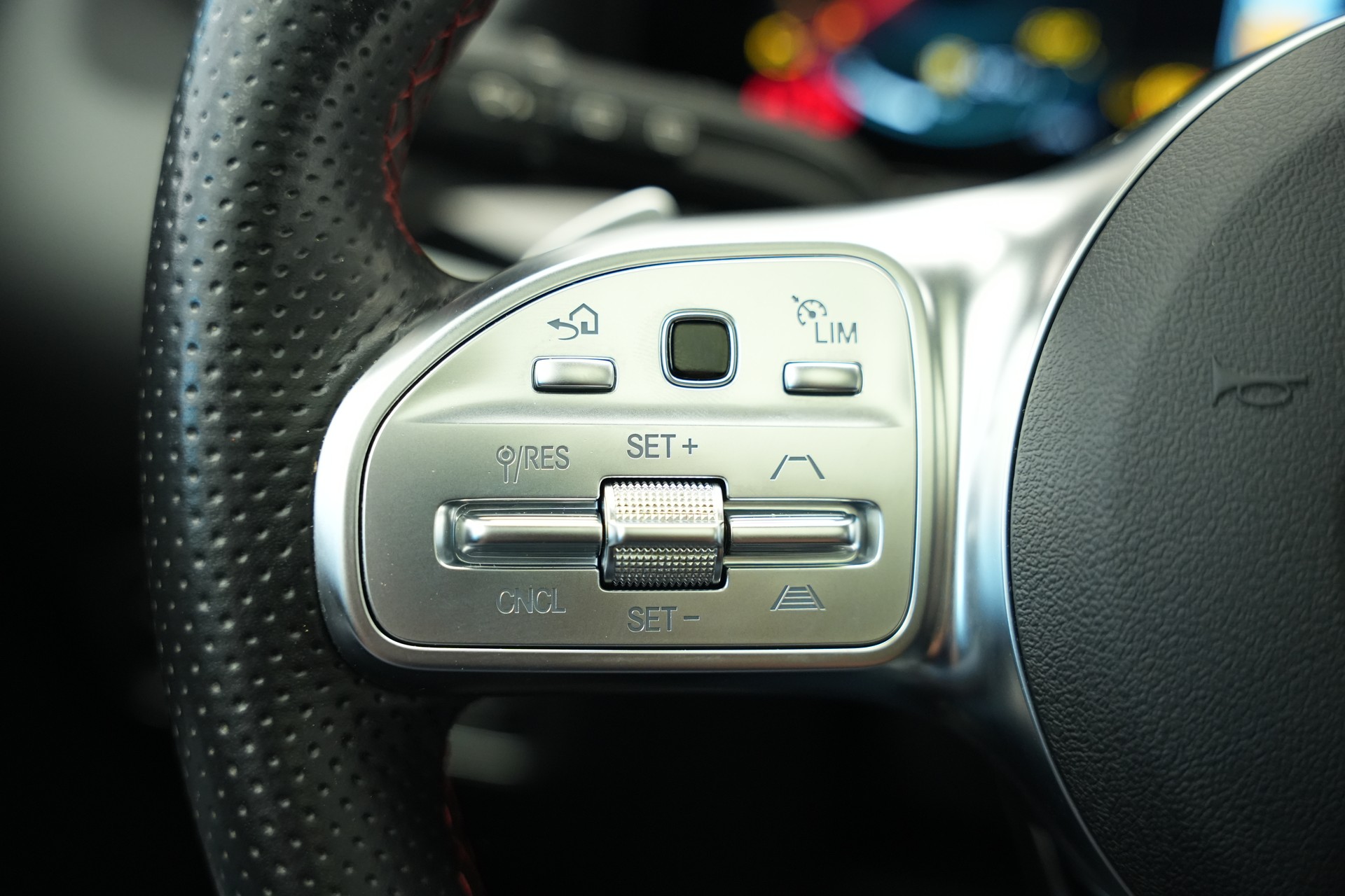 MERCEDES-BENZ GLA 220d 4Matic AMG Line 8G-DCT *CH-Fahrzeug*-image-21