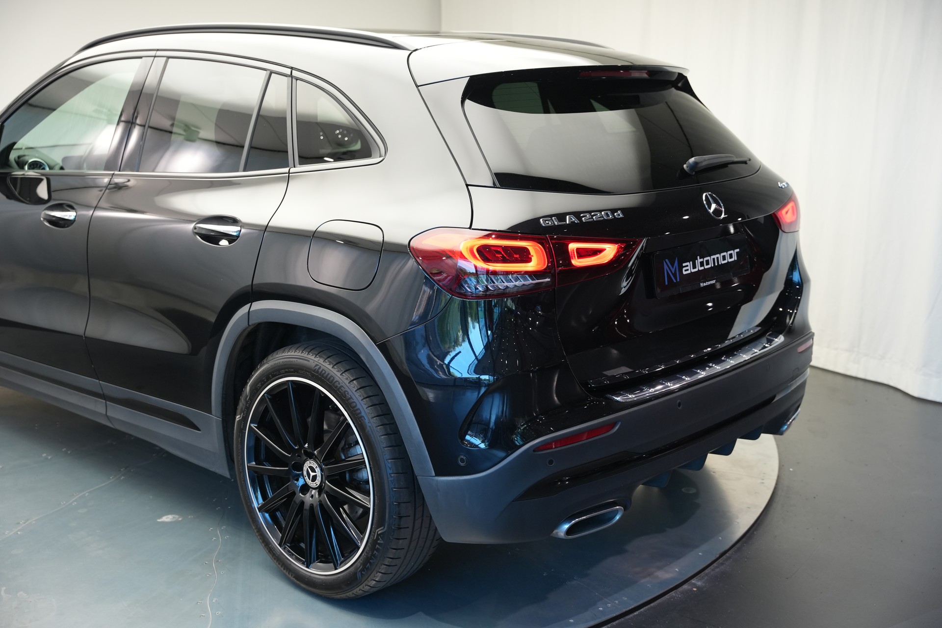MERCEDES-BENZ GLA 220d 4Matic AMG Line 8G-DCT *CH-Fahrzeug*-image-39