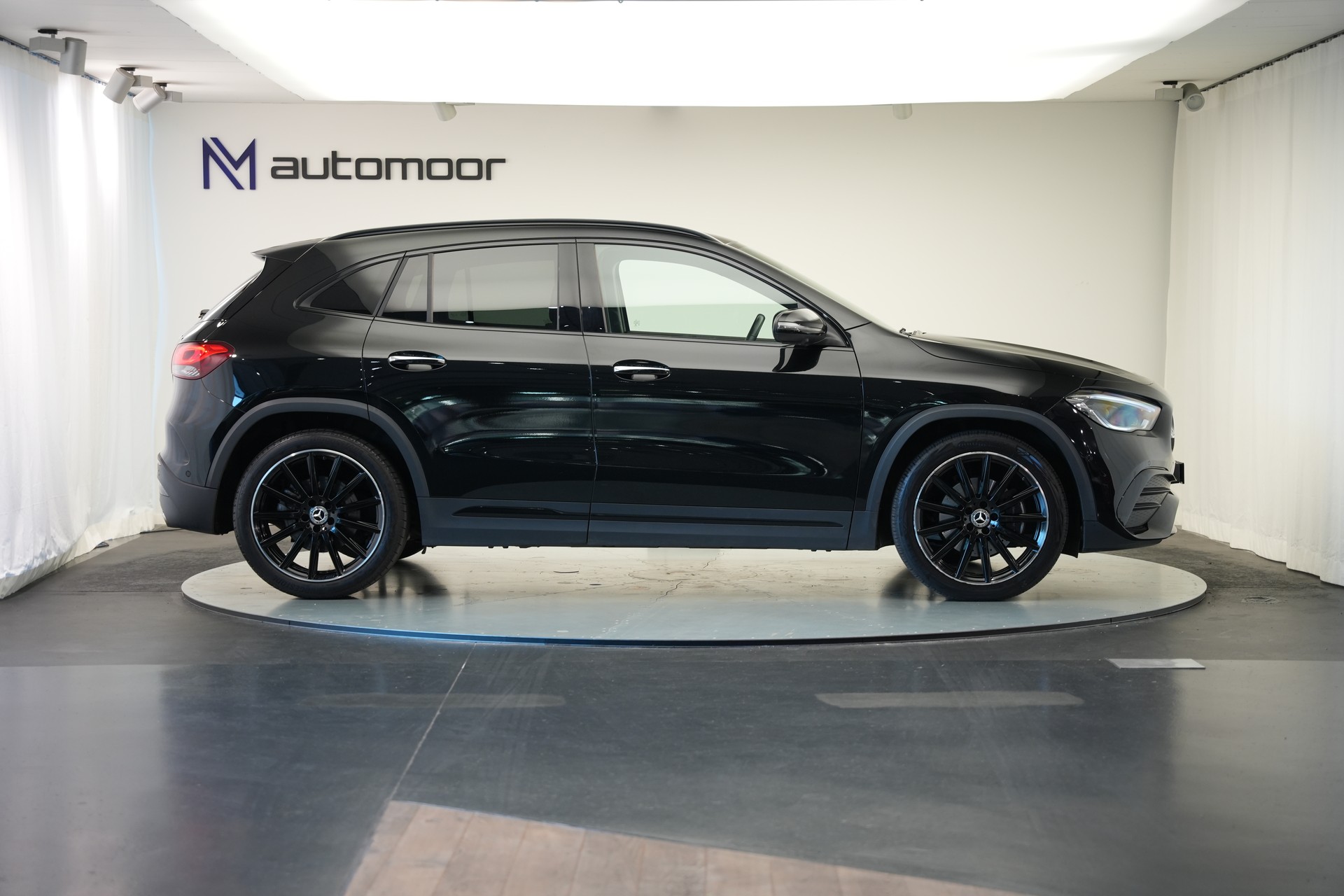 MERCEDES-BENZ GLA 220d 4Matic AMG Line 8G-DCT *CH-Fahrzeug*-image-3