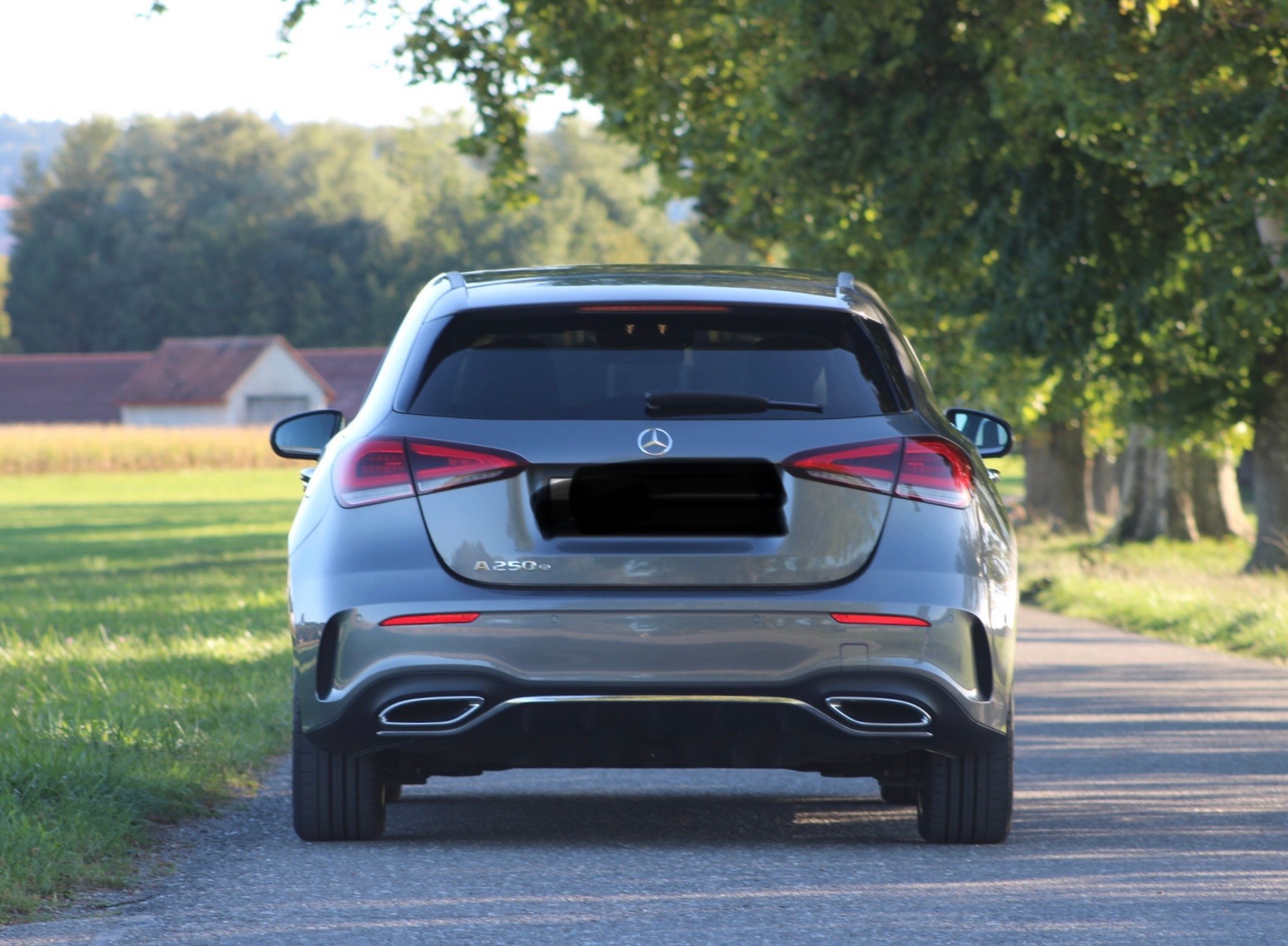MERCEDES-BENZ A 250 e AMG Line-image-3