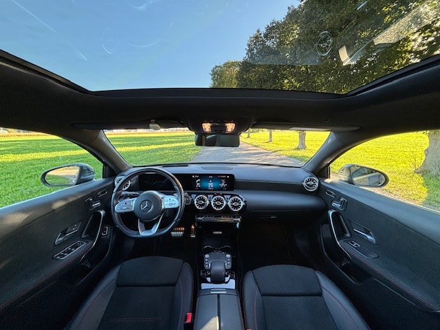 MERCEDES-BENZ A 250 e AMG Line-image-4