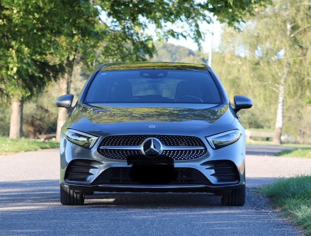 MERCEDES-BENZ A 250 e AMG Line-image-2
