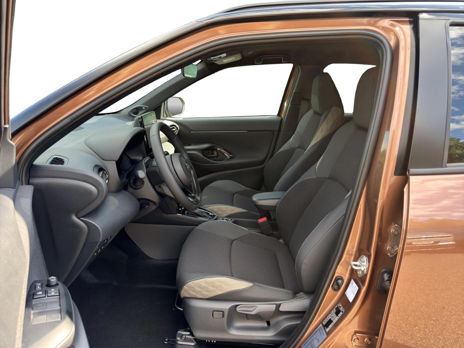 TOYOTA Yaris Cross 1.5 VVT-i HSD Premium AWD-i-image-5
