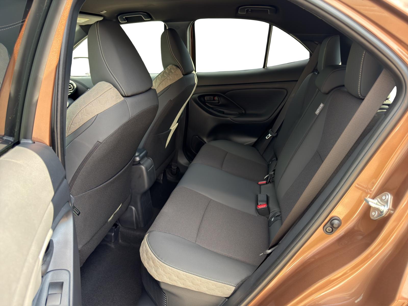TOYOTA Yaris Cross 1.5 VVT-i HSD Premium AWD-i-image-9
