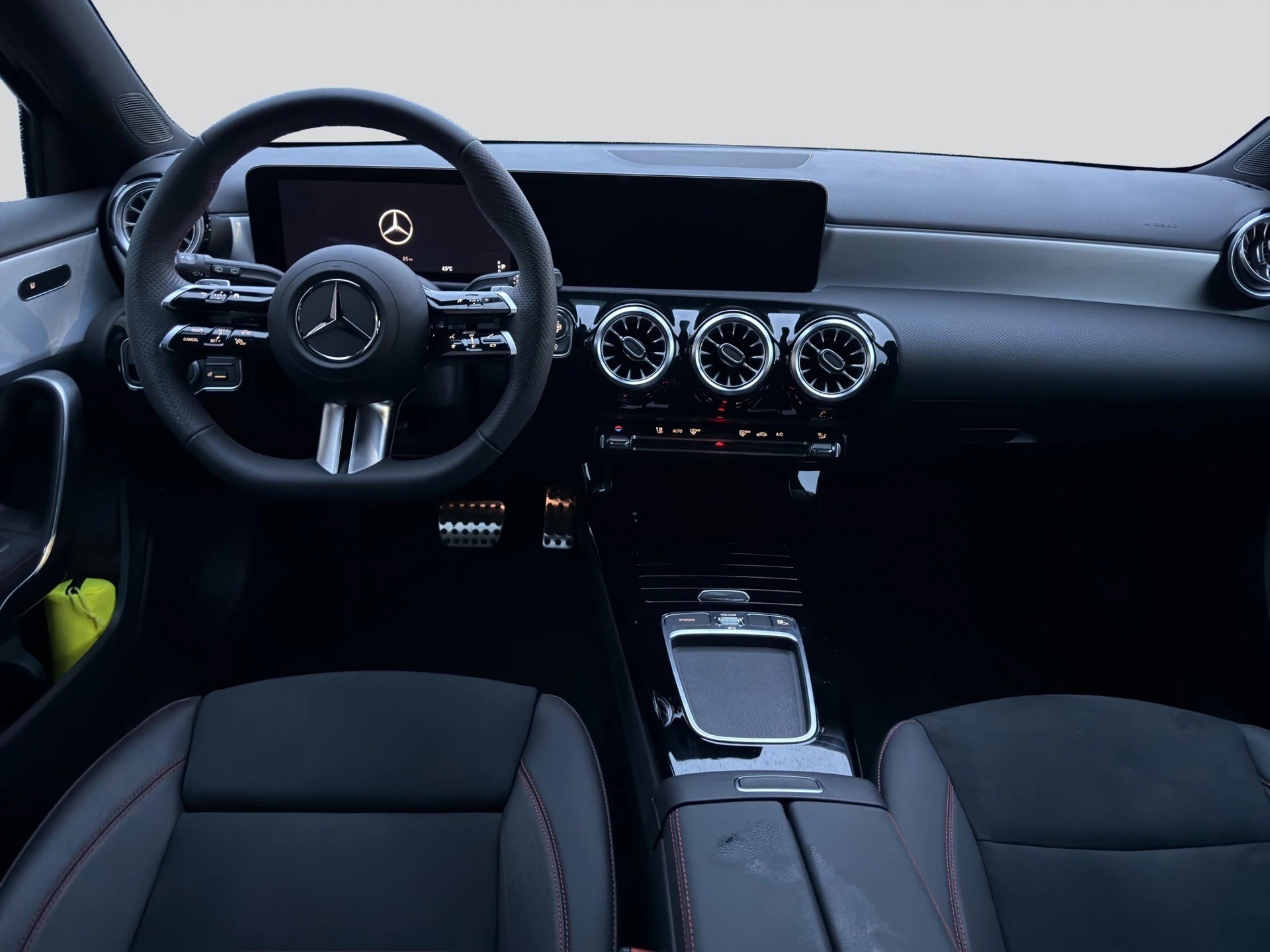 MERCEDES-BENZ A 180 AMG Line-image-2