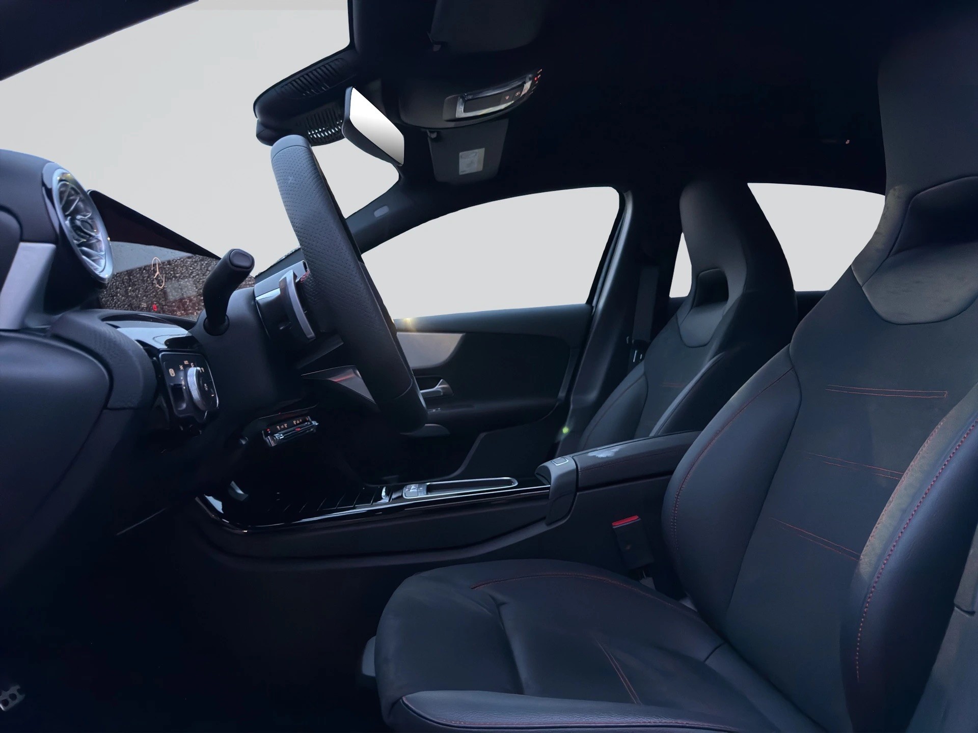 MERCEDES-BENZ A 180 AMG Line-image-4