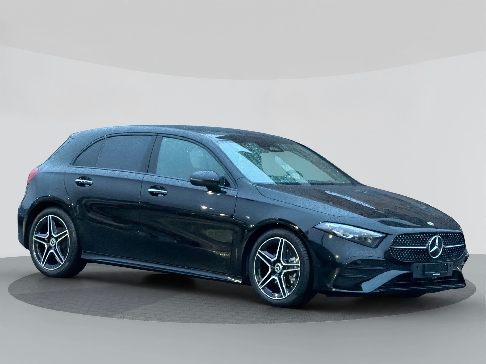 MERCEDES-BENZ A 180 AMG Line-image-1