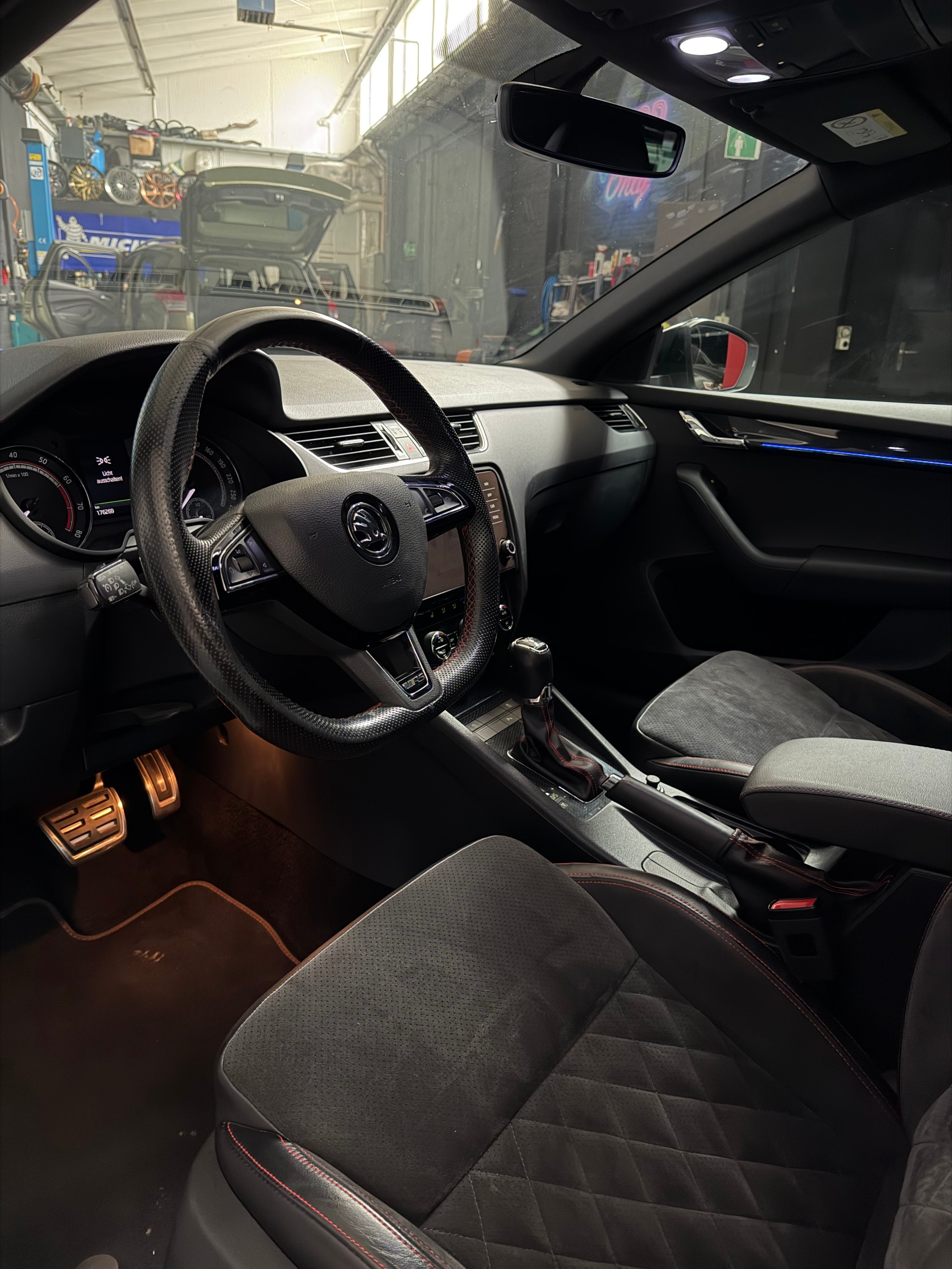 SKODA Octavia 2.0 TSI RS DSG-image-3