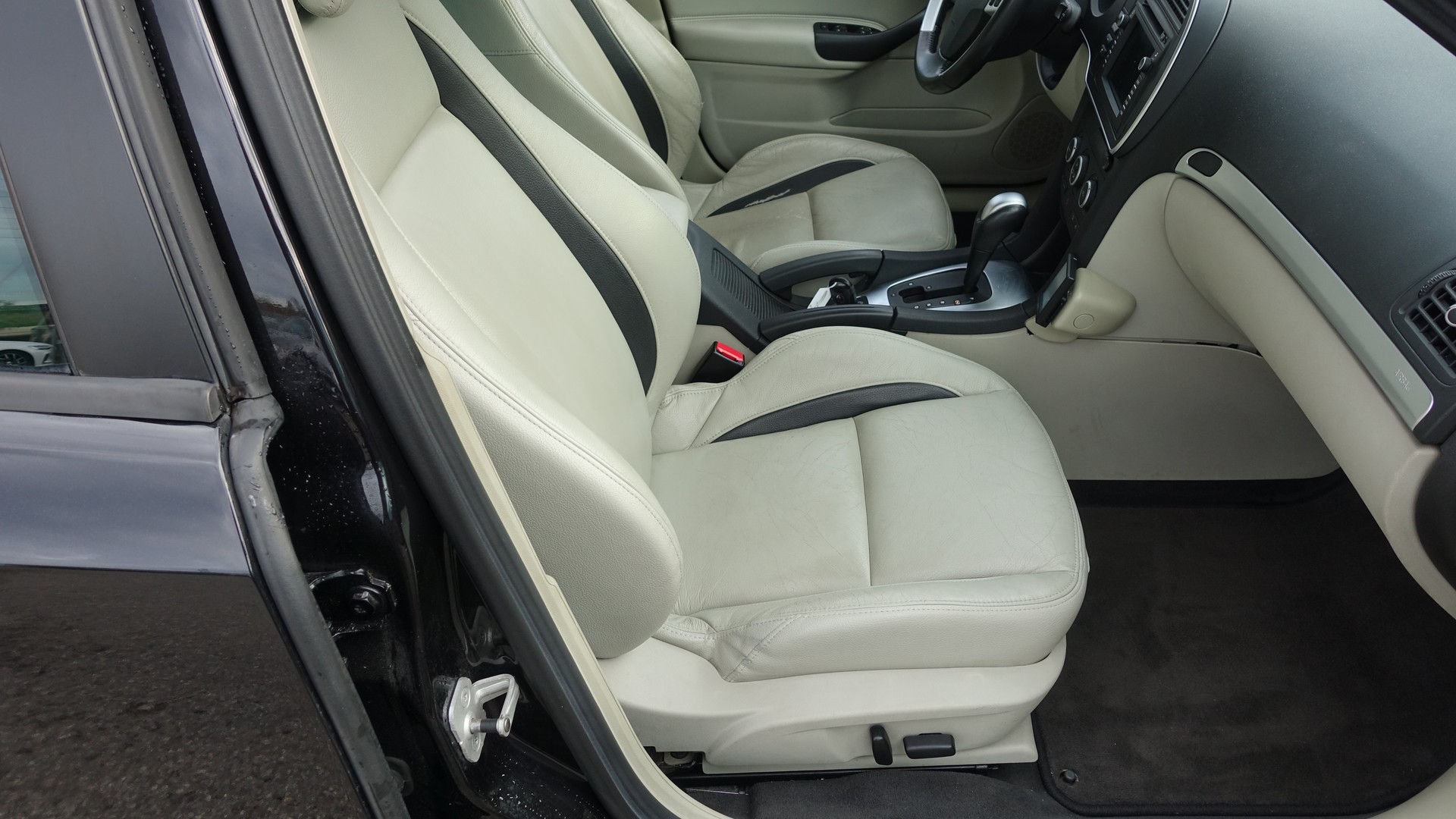 SAAB 9-3 2.8T V6 Aero-image-8