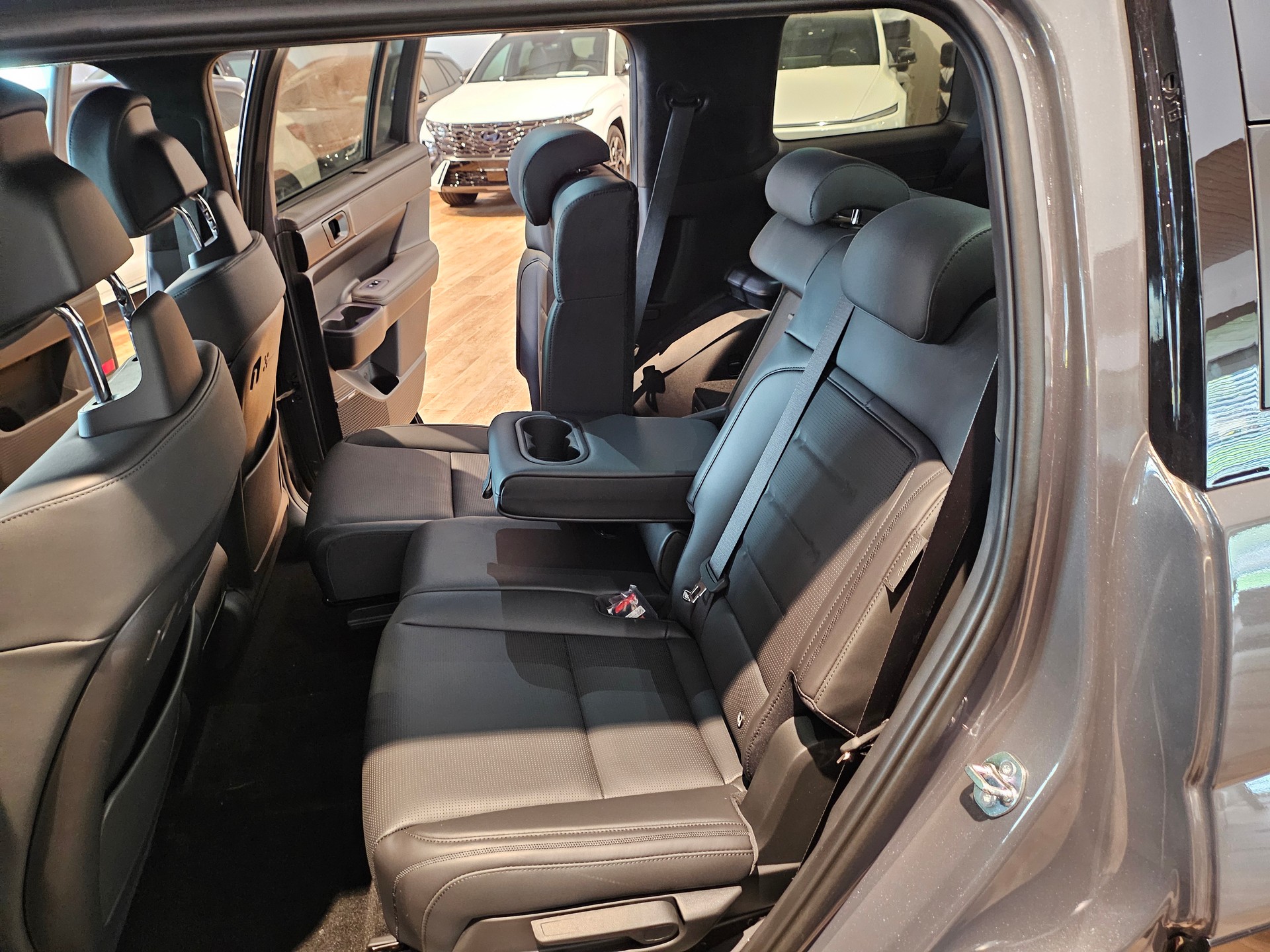 HYUNDAI Santa Fe 1.6 T-GDi PHEV Calligraphy 4WD Automatic 🔥35%NP🔥-image-24