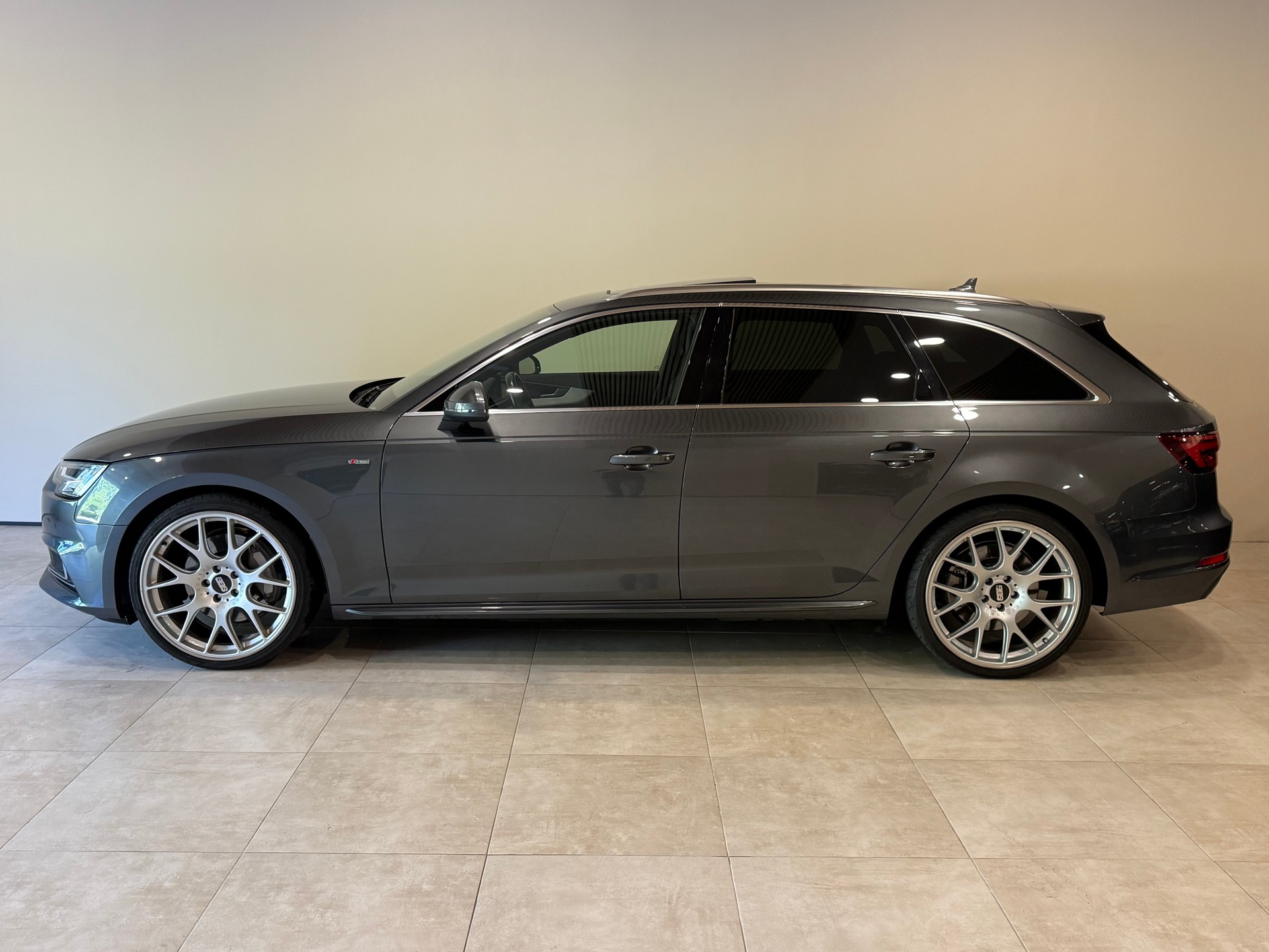 AUDI A4 Avant 2.0 TFSI quattro S-Line S-tronic-image-2
