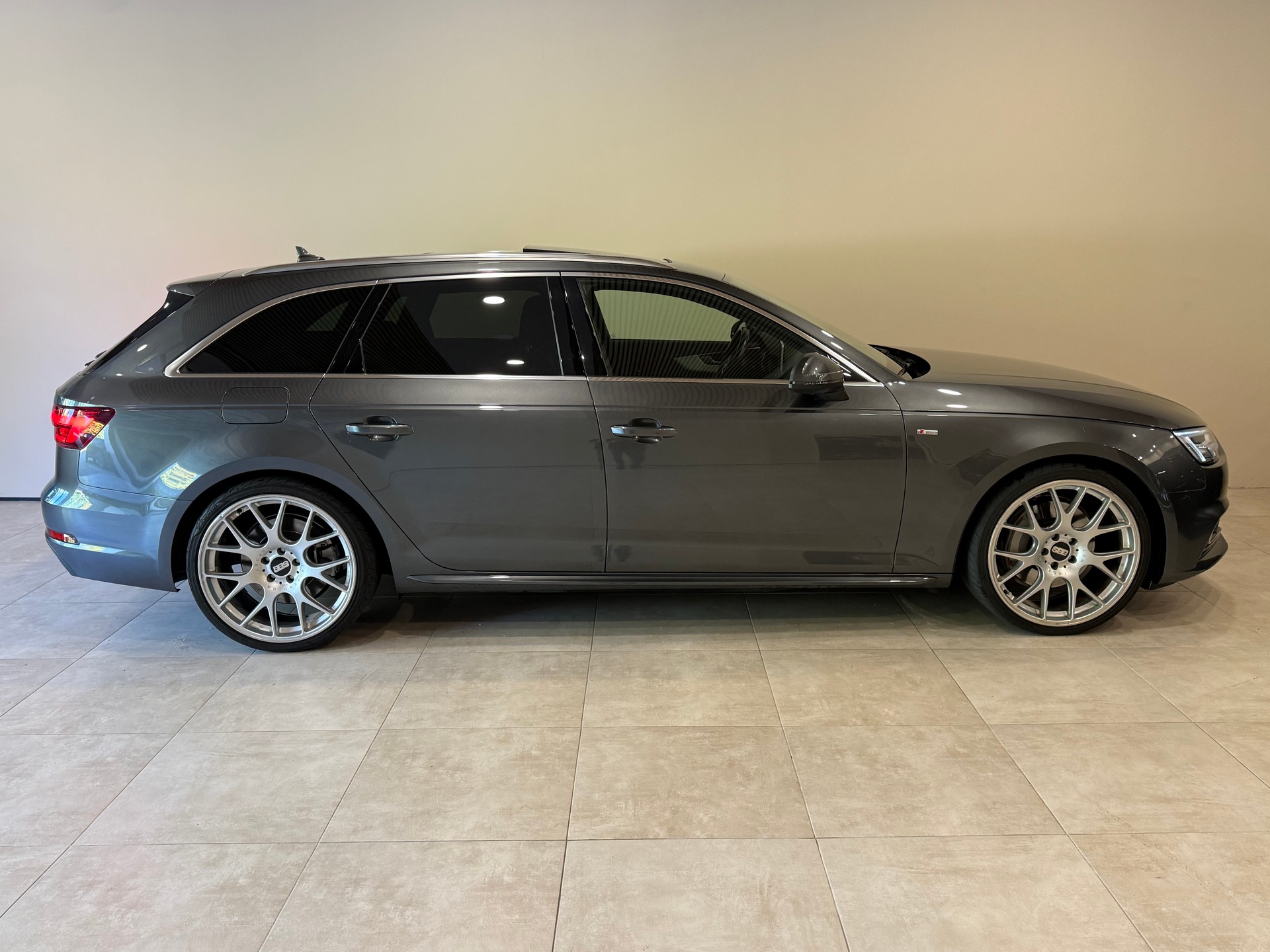 AUDI A4 Avant 2.0 TFSI quattro S-Line S-tronic-image-5
