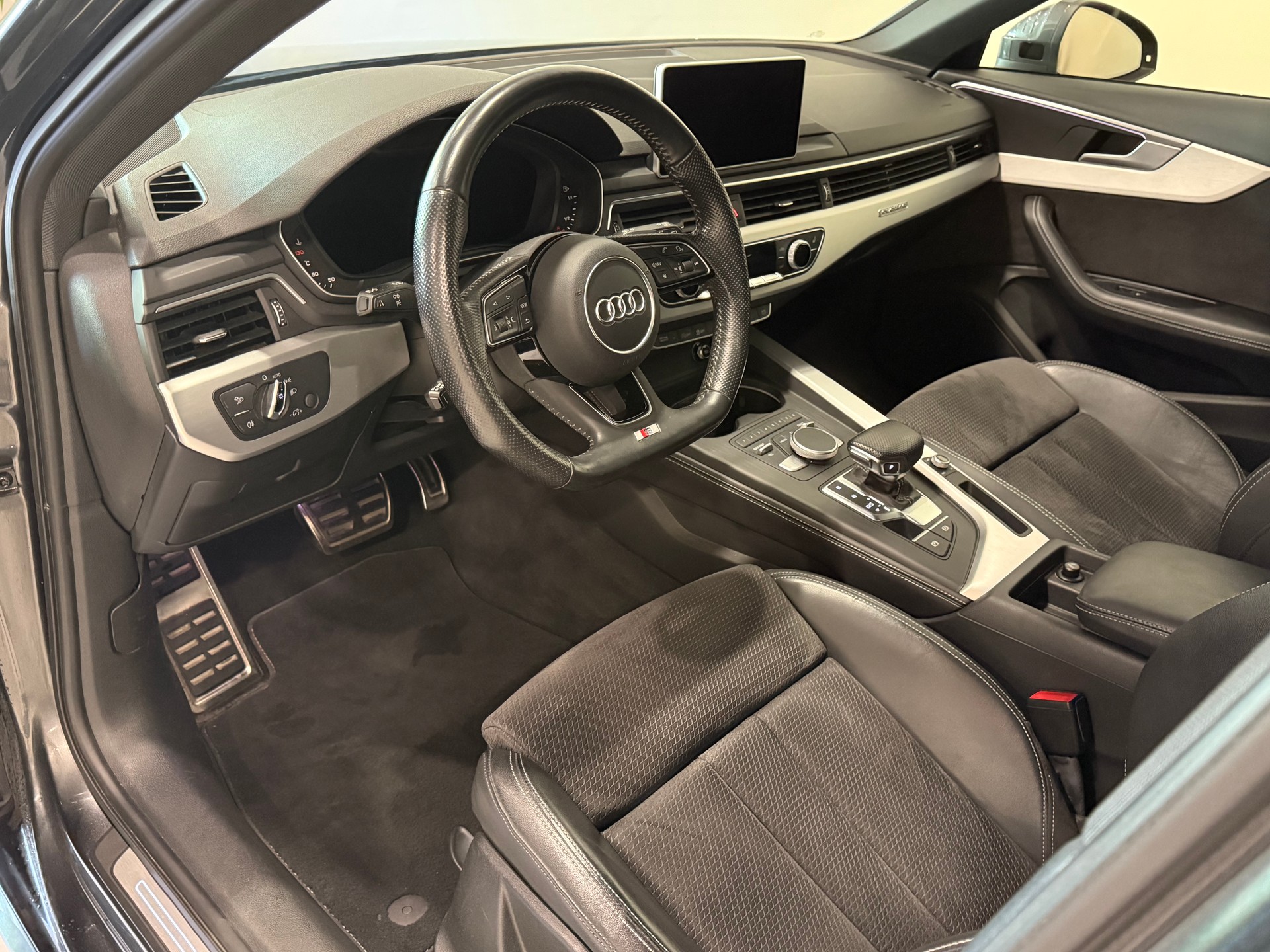 AUDI A4 Avant 2.0 TFSI quattro S-Line S-tronic-image-6