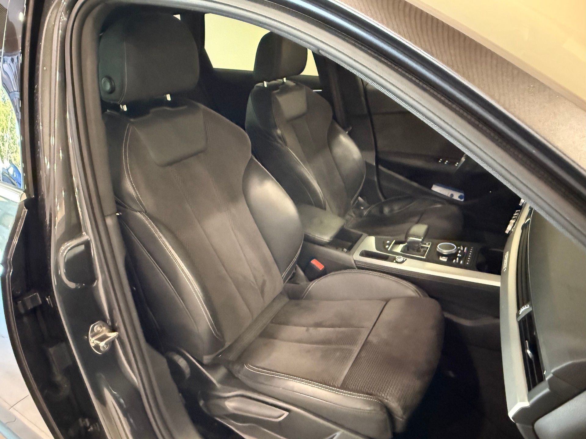 AUDI A4 Avant 2.0 TFSI quattro S-Line S-tronic-image-8