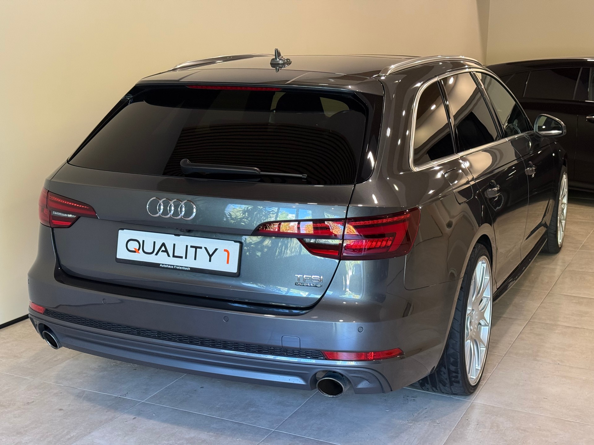 AUDI A4 Avant 2.0 TFSI quattro S-Line S-tronic-image-4