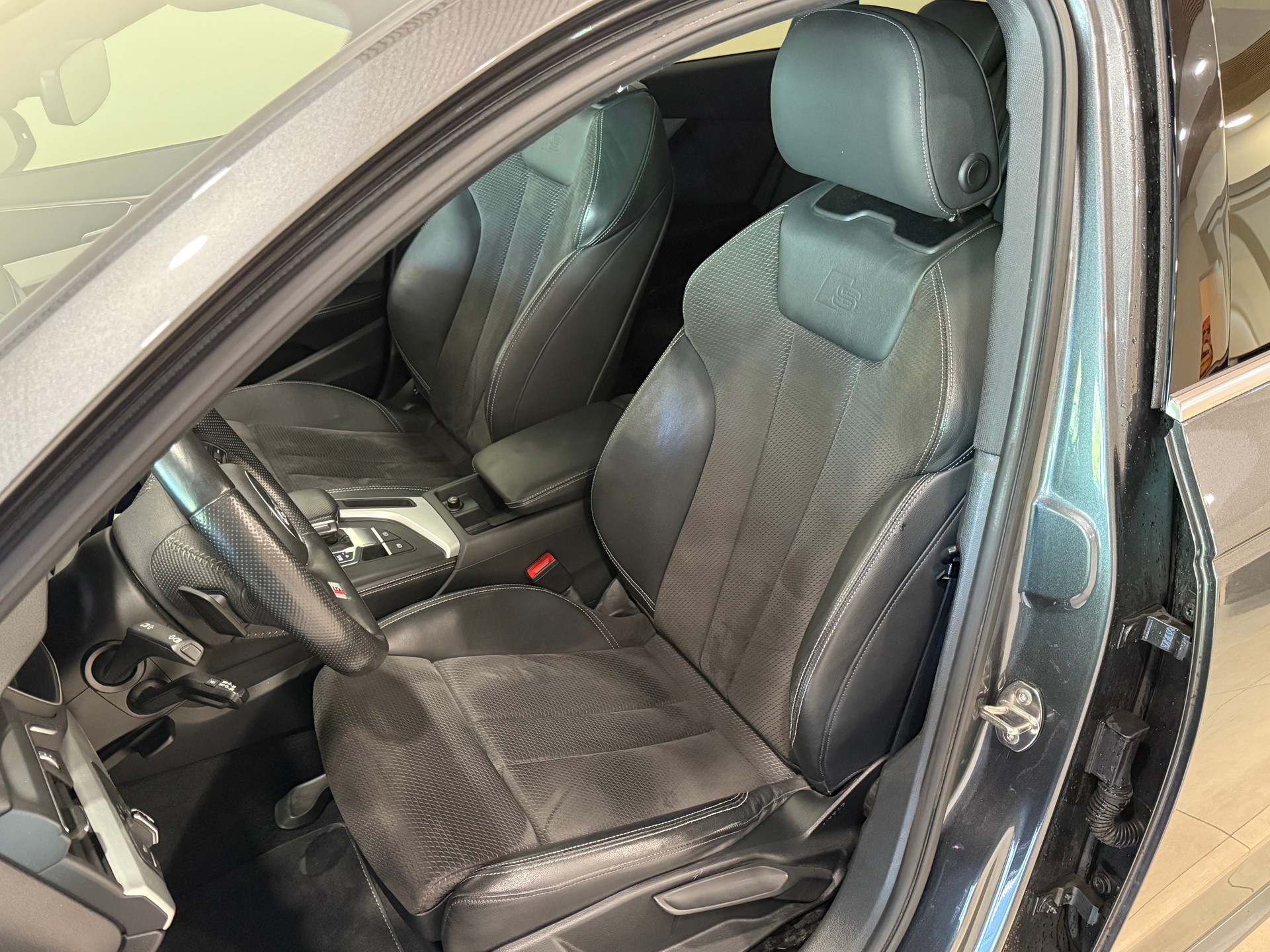 AUDI A4 Avant 2.0 TFSI quattro S-Line S-tronic-image-7