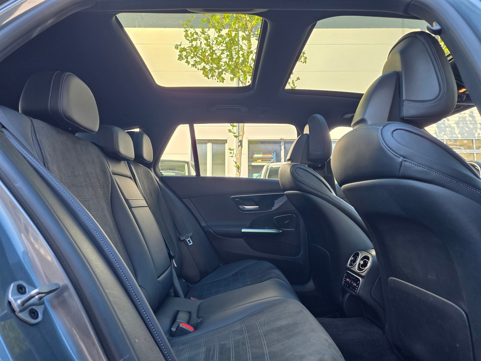 MERCEDES-BENZ C 220 d T 4Matic AMG Line // -PAKET SPORT BLACK -PANORMA -PAKET PREMIUM PLUS - EL.AHK 1800KG - PANORMA -GRATIS SERVICE-image-10
