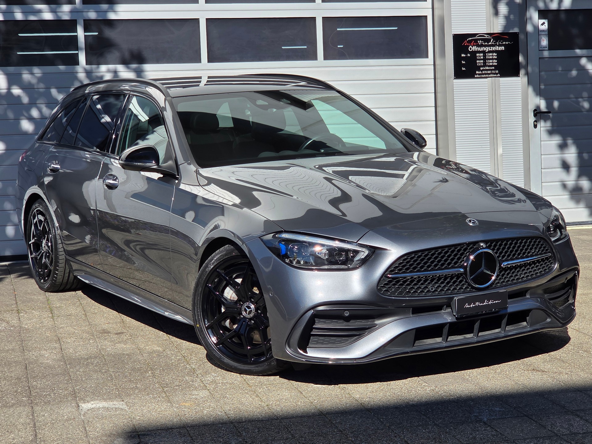 MERCEDES-BENZ C 220 d T 4Matic AMG Line // -PAKET SPORT BLACK -PANORMA -PAKET PREMIUM PLUS - EL.AHK 1800KG - PANORMA -GRATIS SERVICE-image-1