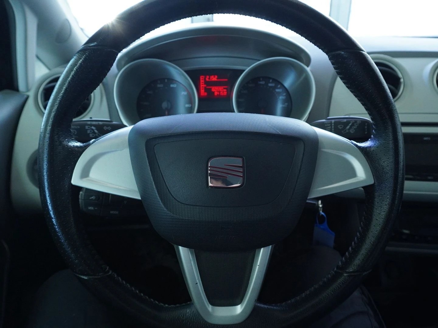 SEAT Ibiza SC 1.4 Style-image-7