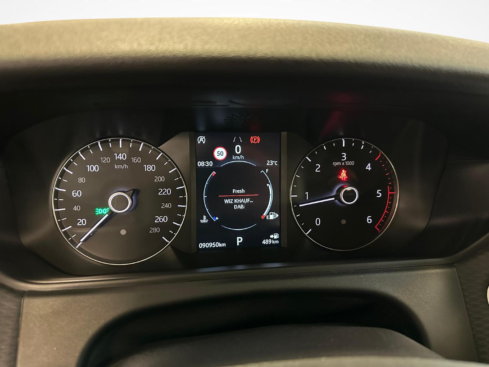LAND ROVER Range Rover Velar 2.0 D 240 S-image-10