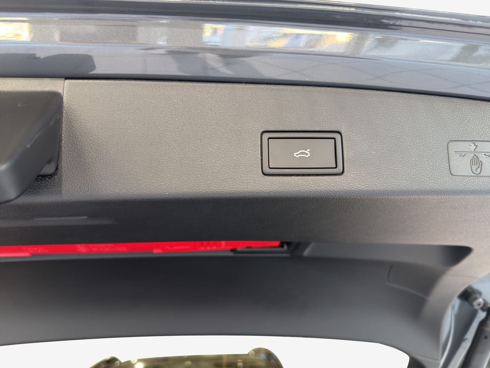 VW Golf Variant 1.5 eTSI mHEV R-Line DSG-image-13