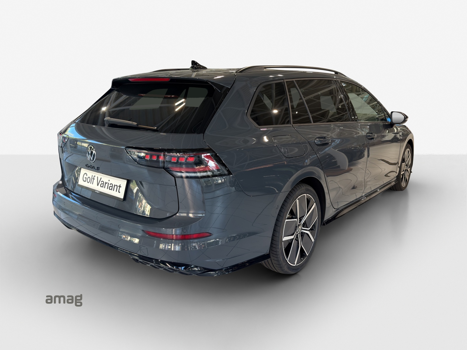 VW Golf Variant 1.5 eTSI mHEV R-Line DSG-image-4