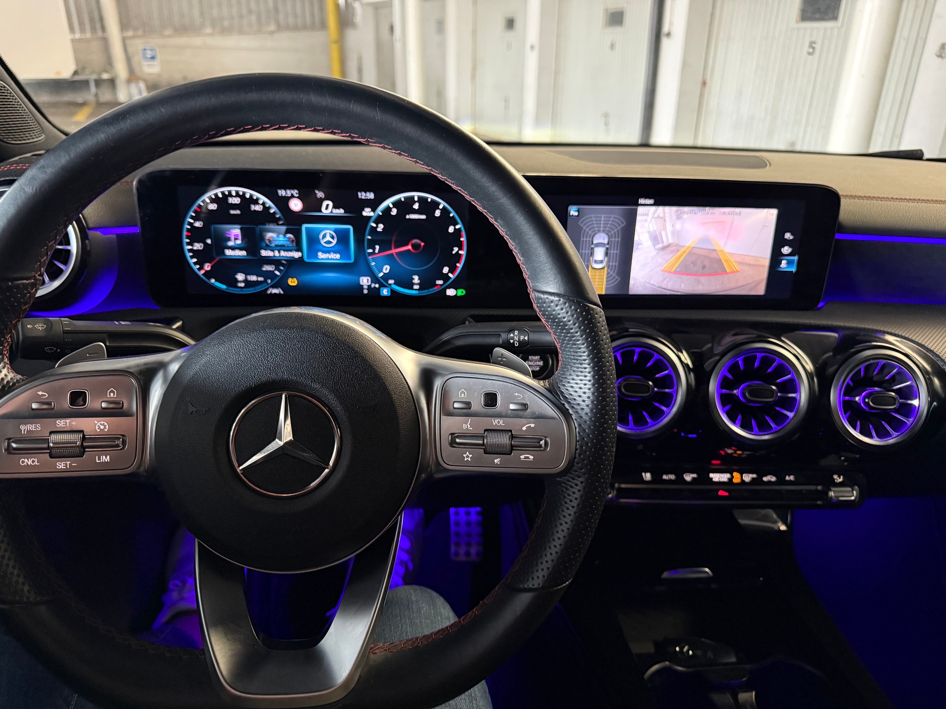 MERCEDES-BENZ CLA 200 AMG Line 7G-DCT-image-11