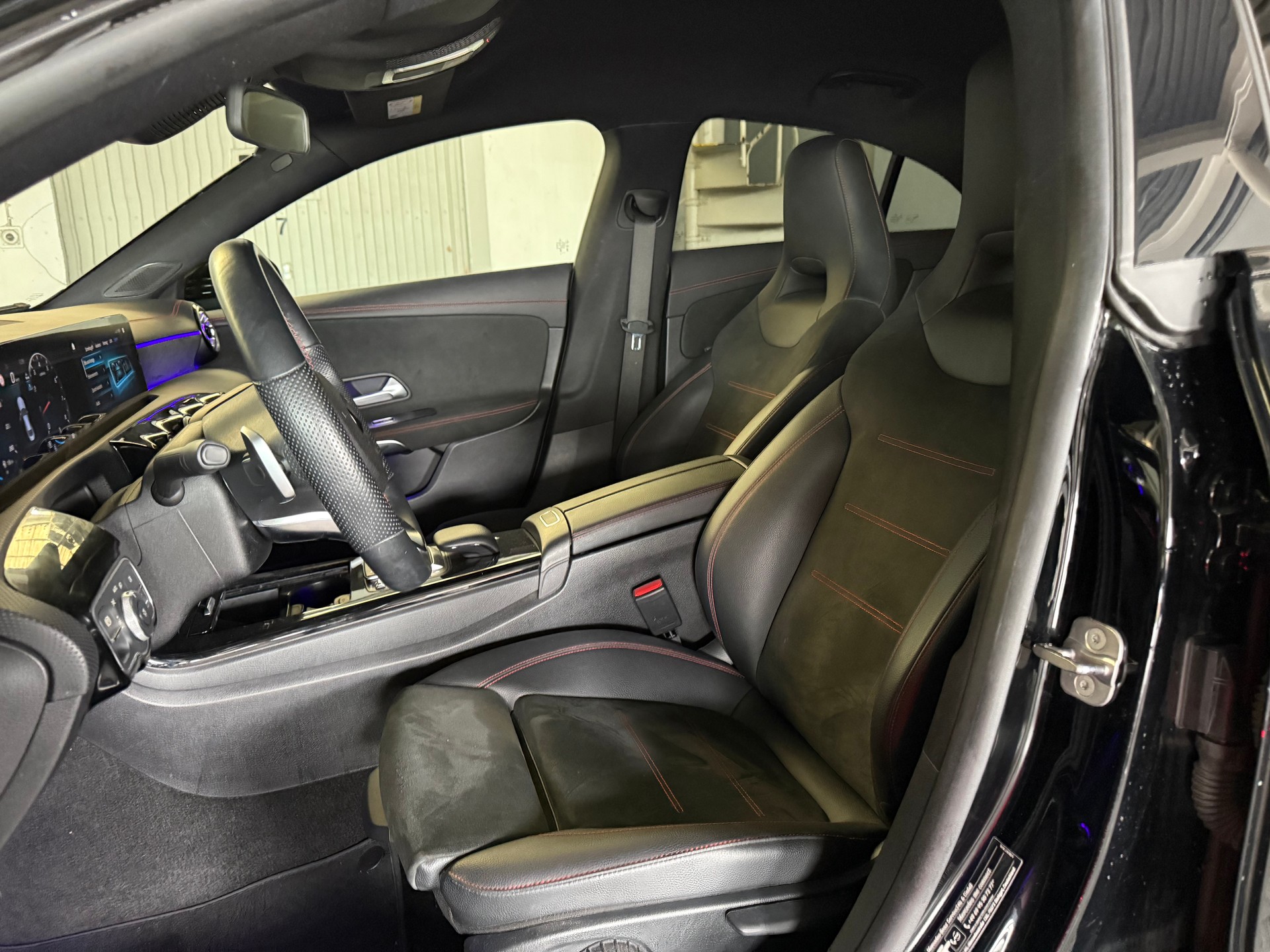 MERCEDES-BENZ CLA 200 AMG Line 7G-DCT-image-14