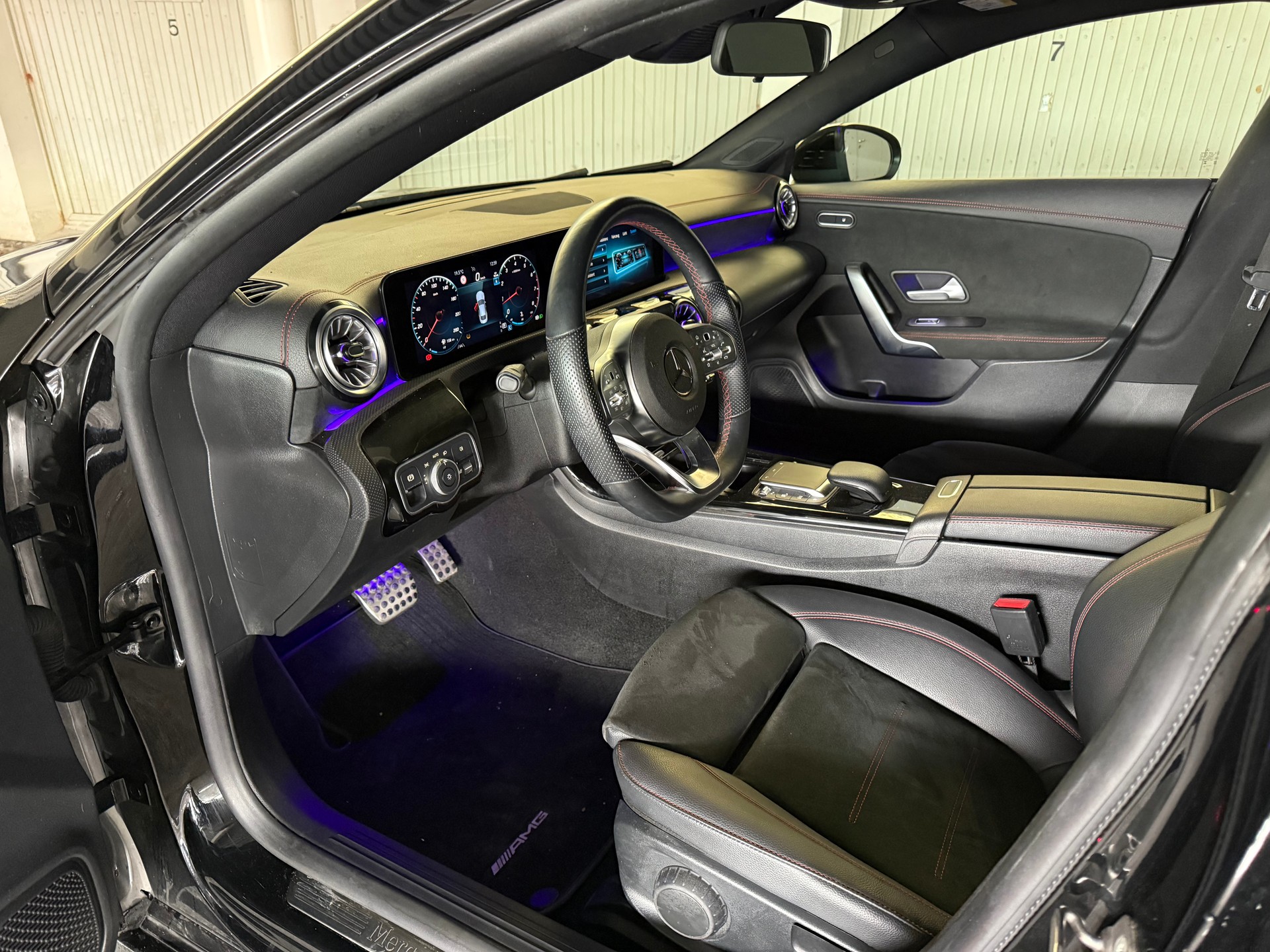 MERCEDES-BENZ CLA 200 AMG Line 7G-DCT-image-12