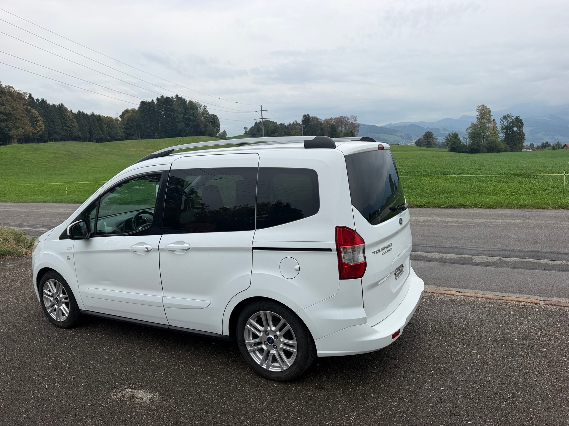 FORD Tourneo Courier 1.0 SCTi Titanium-image-2