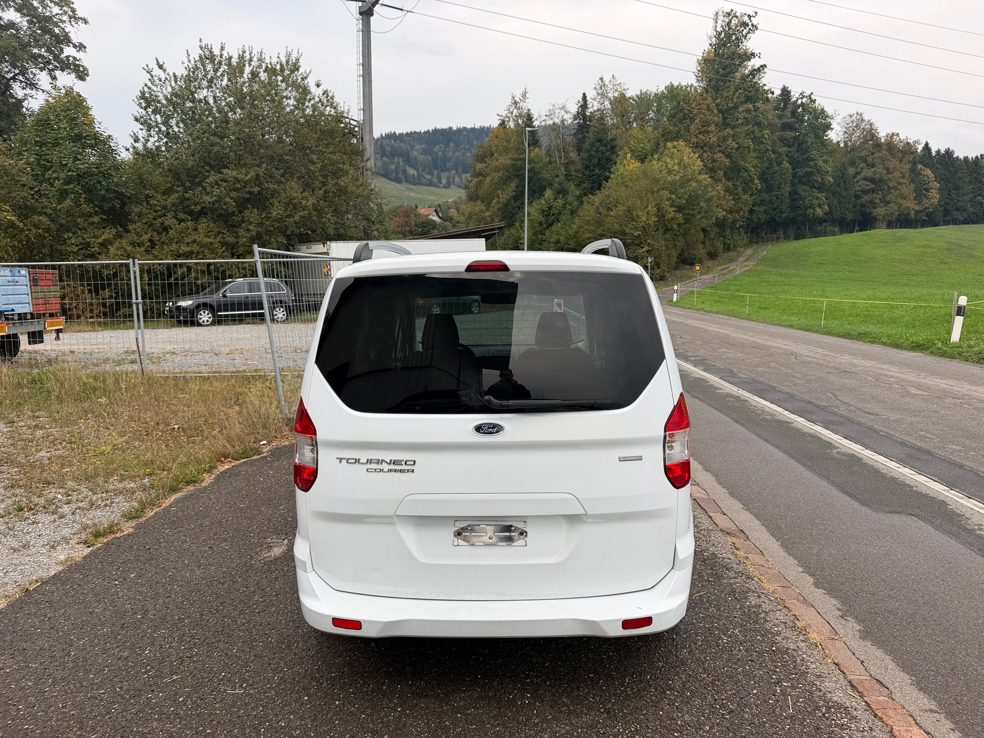 FORD Tourneo Courier 1.0 SCTi Titanium-image-3