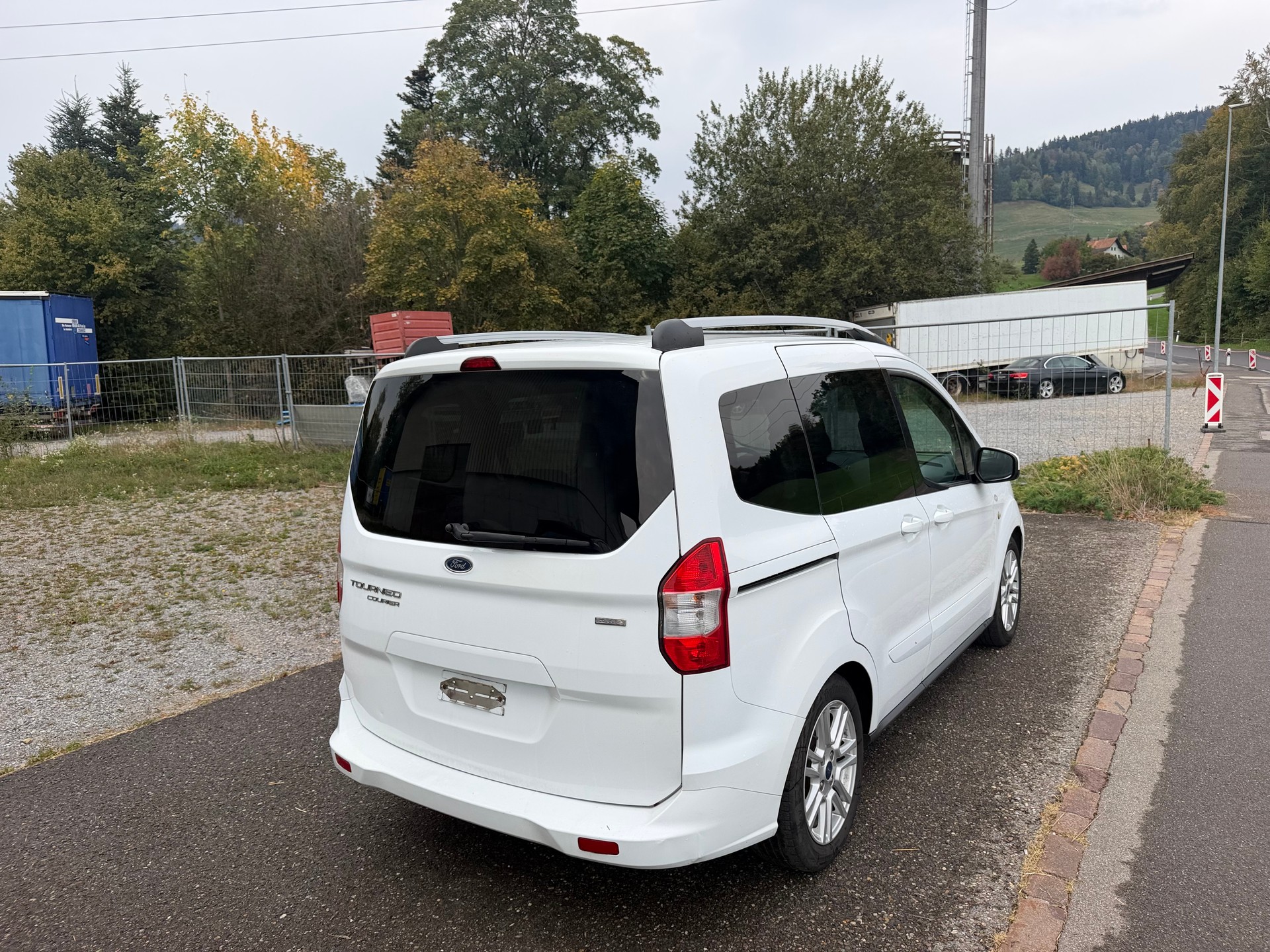 FORD Tourneo Courier 1.0 SCTi Titanium-image-4