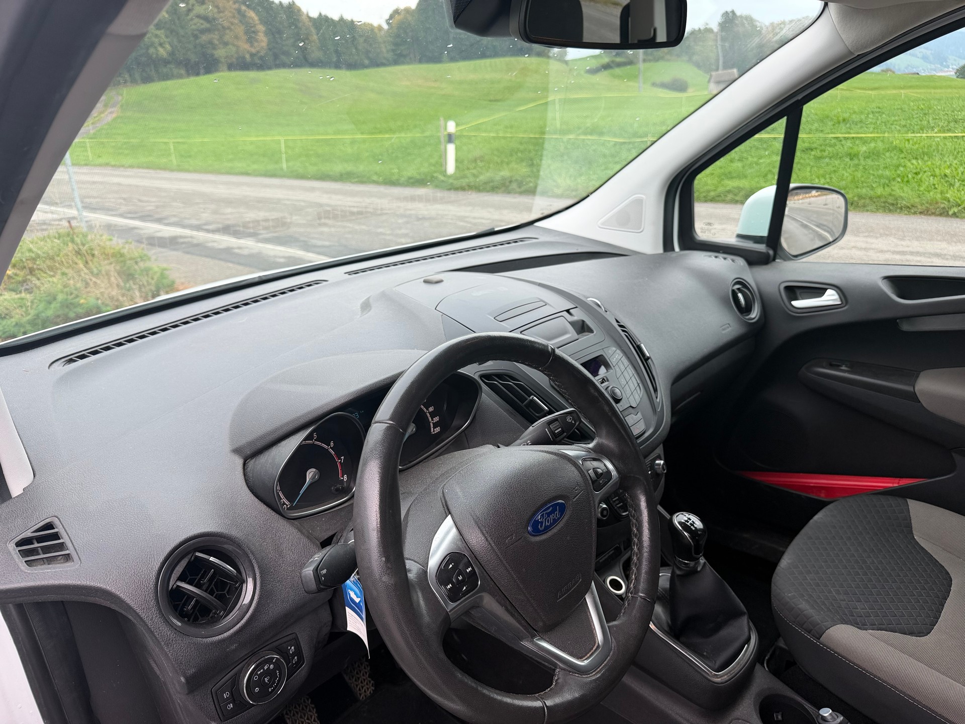 FORD Tourneo Courier 1.0 SCTi Titanium-image-7