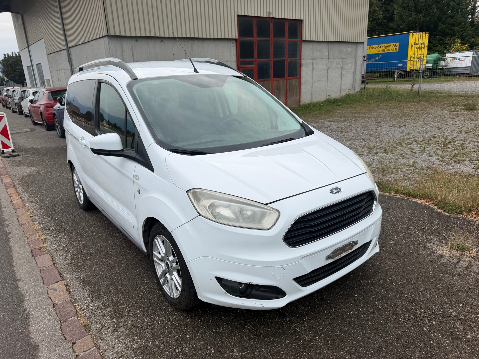 FORD Tourneo Courier 1.0 SCTi Titanium-image-5